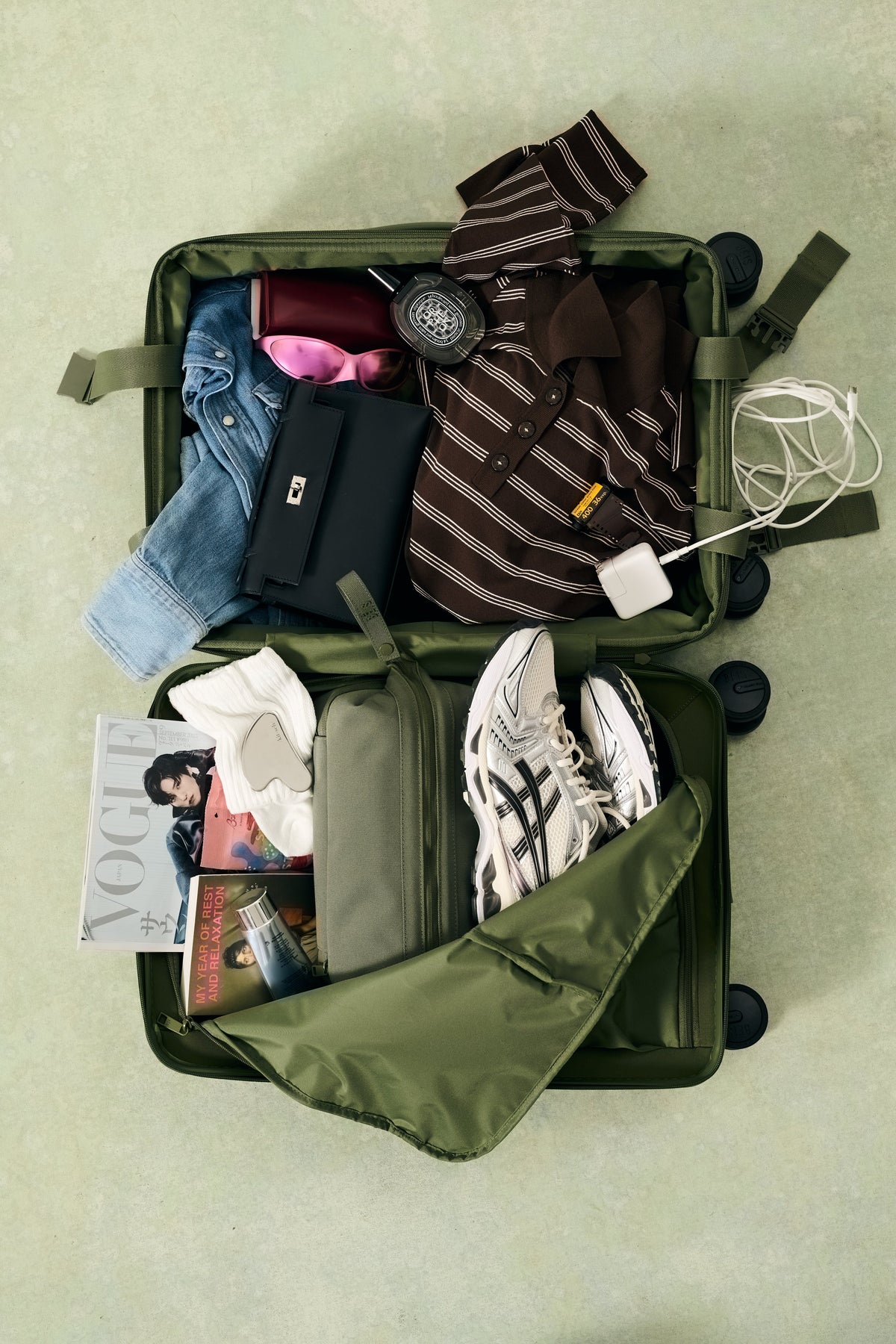 Der Carry-On Roller in Oliv