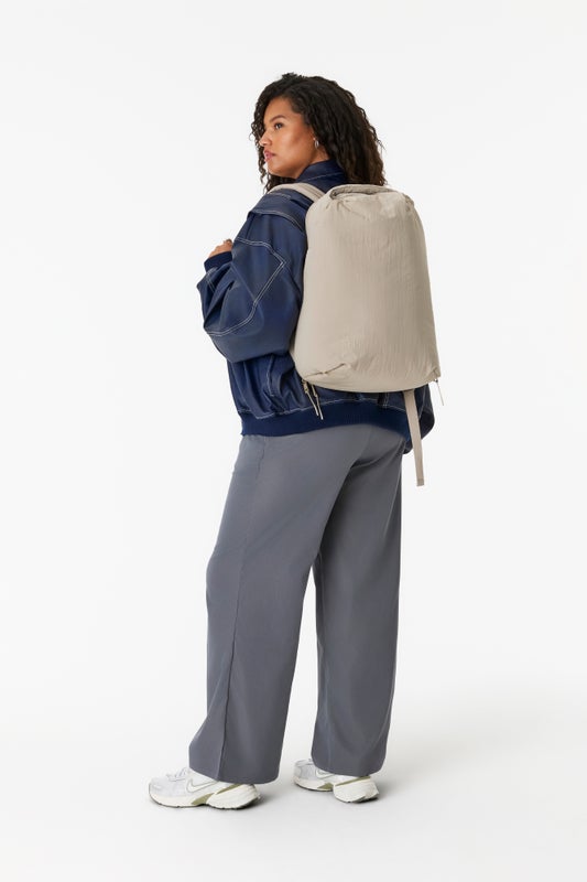 Der Air Backpack in Oat