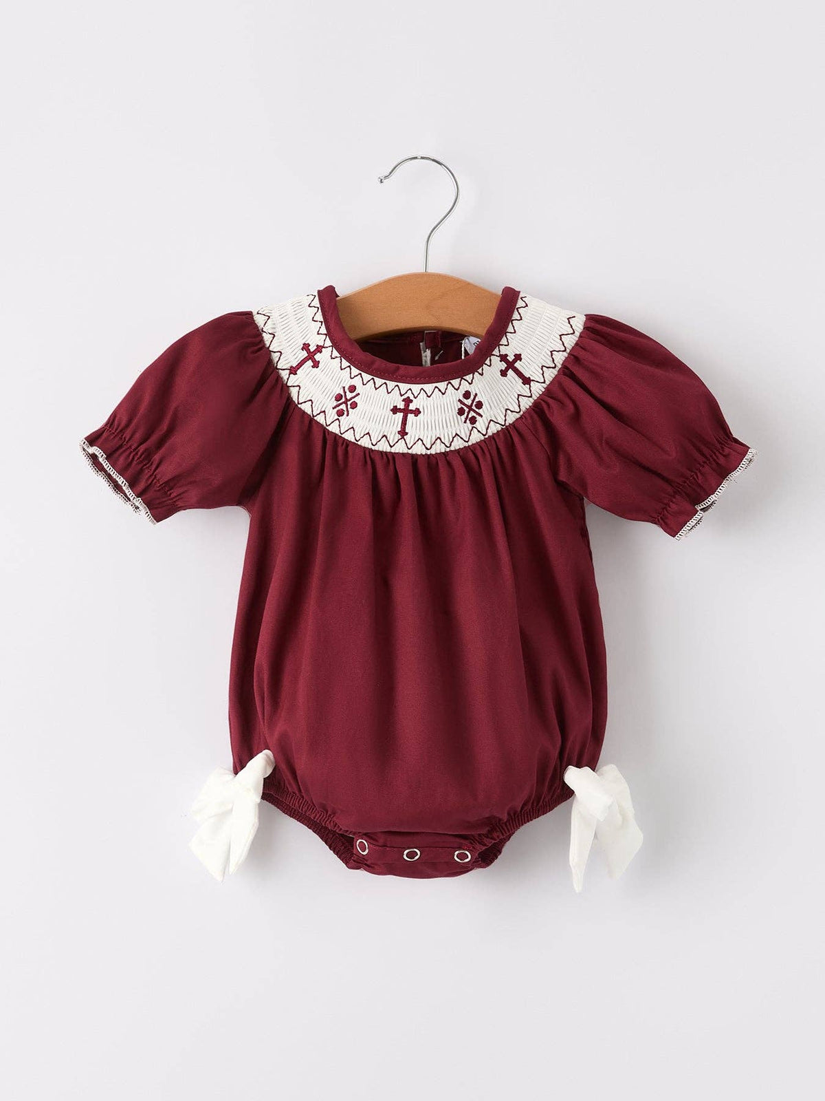 Ranita de bautizo para niña de algodón con pechera fruncida y corte tipo obispo, color rojo oscuro