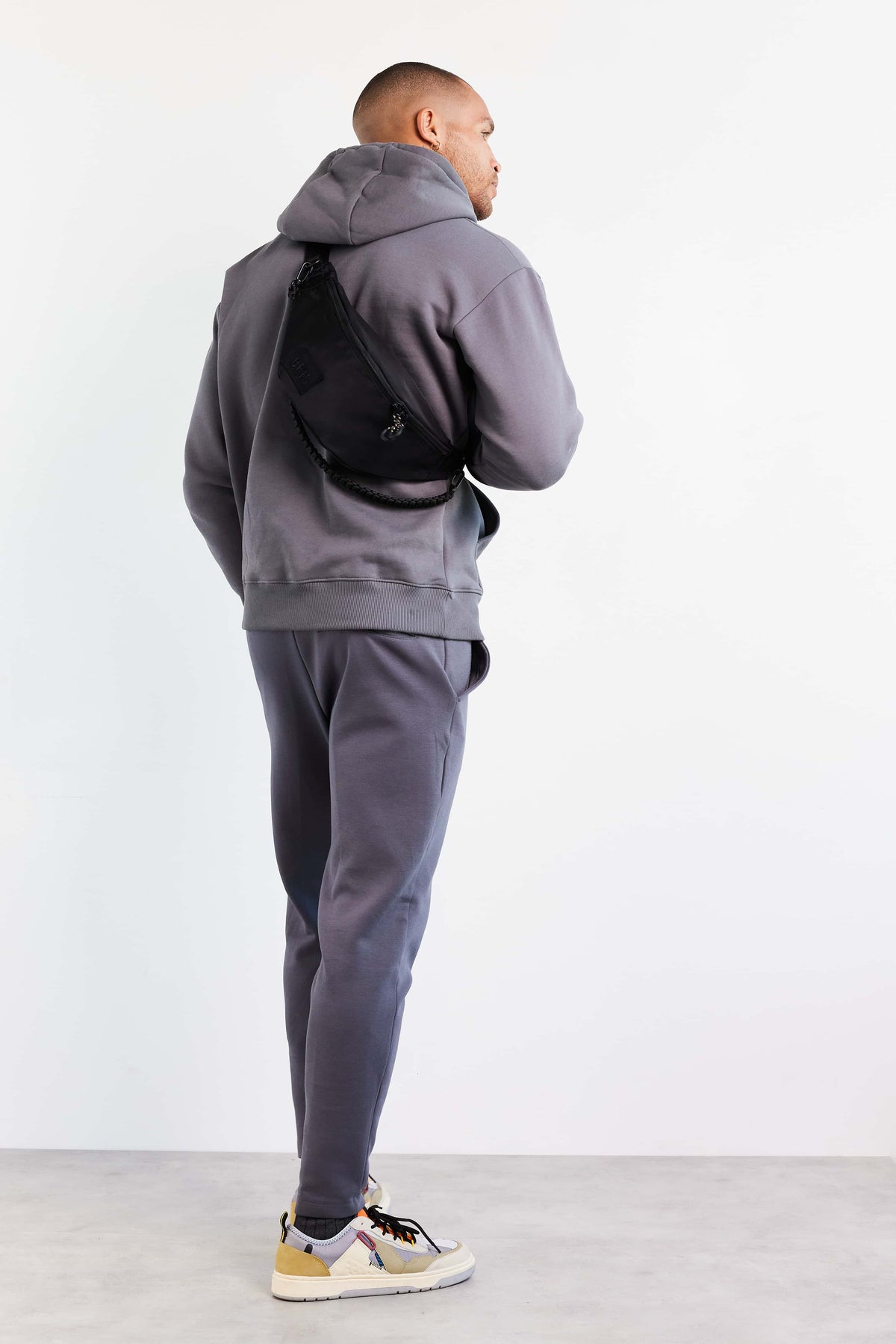 La mochila deportiva en negro