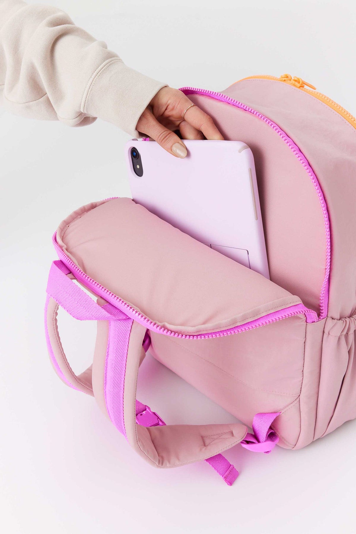 La mochila infantil en rosa Atlas