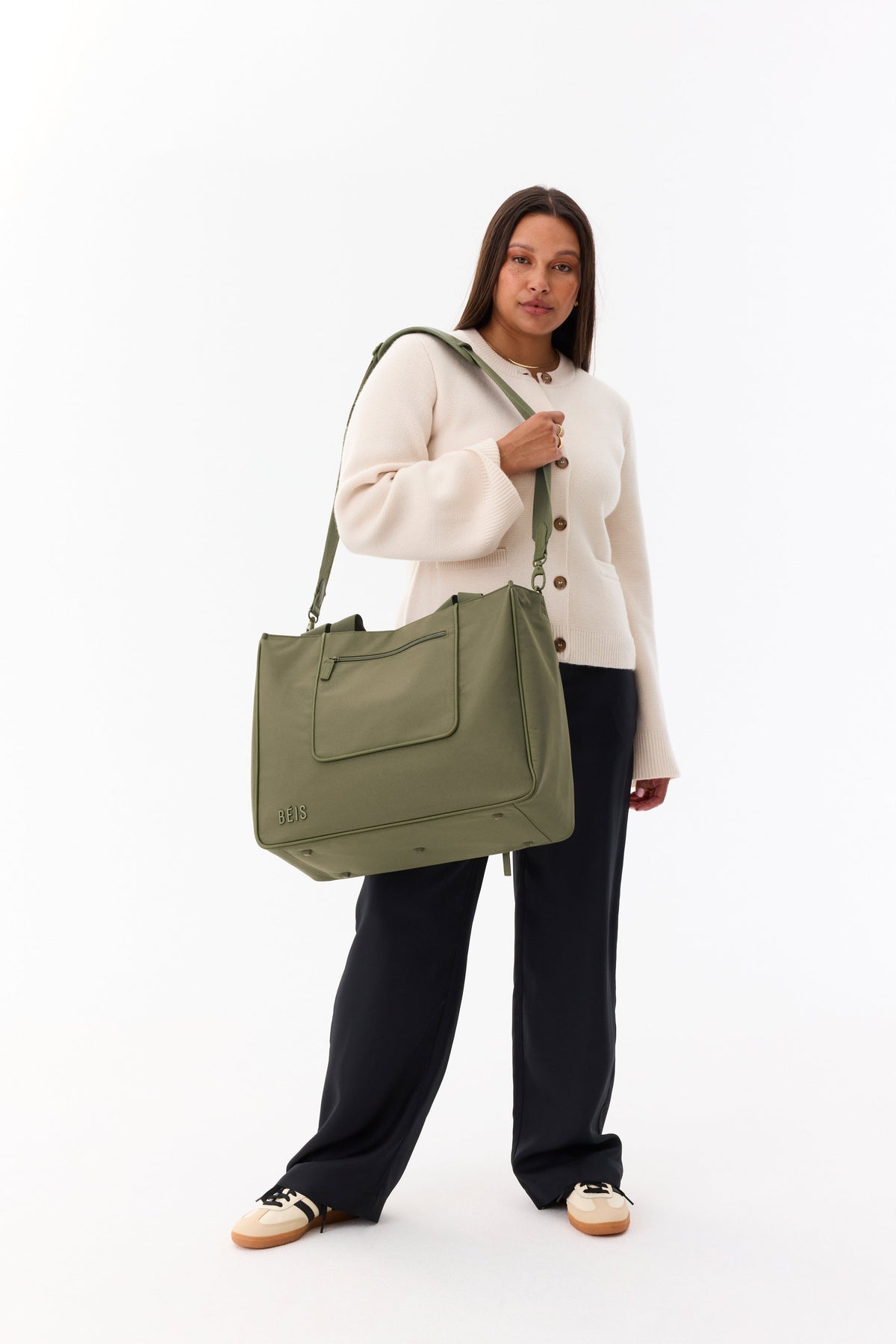 El bolso tote East To West en oliva