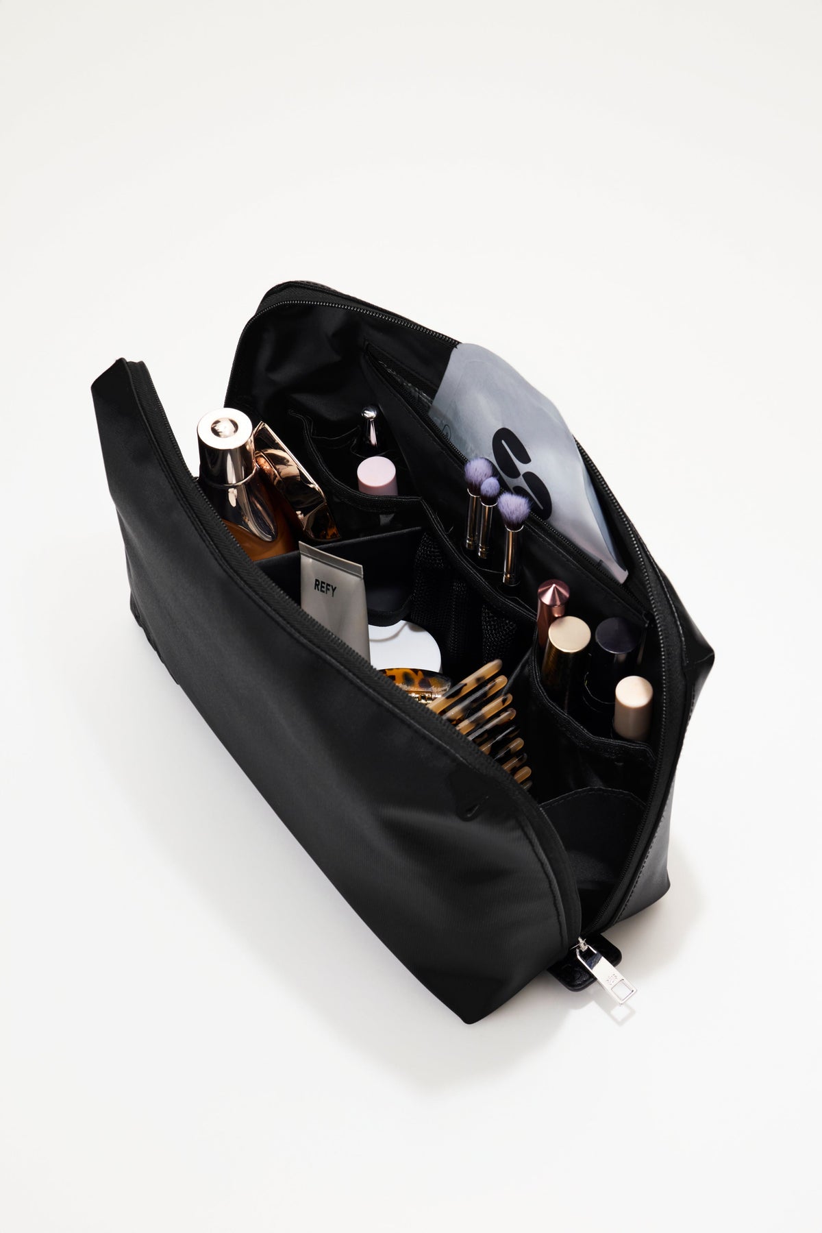 Die große Kosmetiktasche in Schwarz