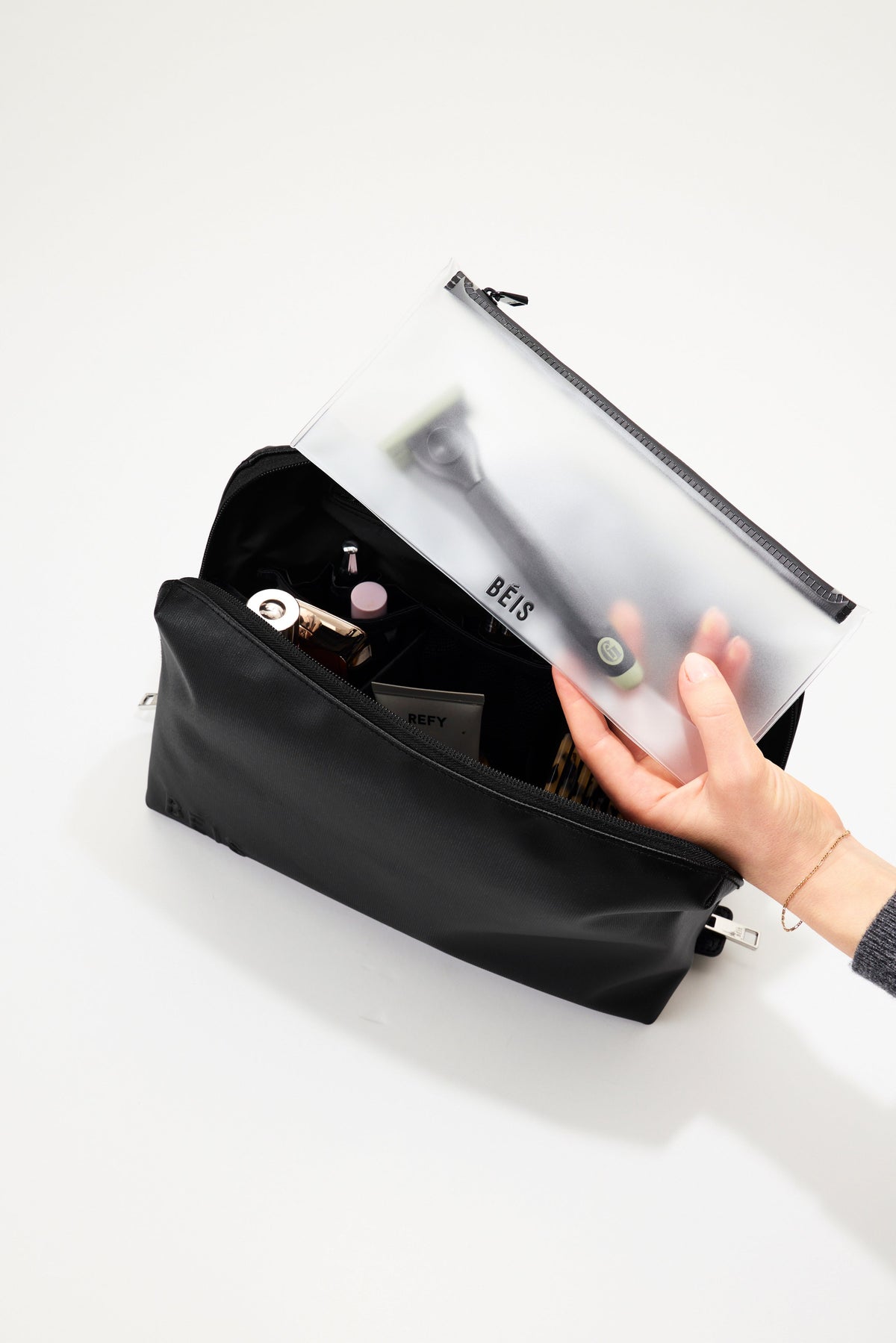 Die große Kosmetiktasche in Schwarz