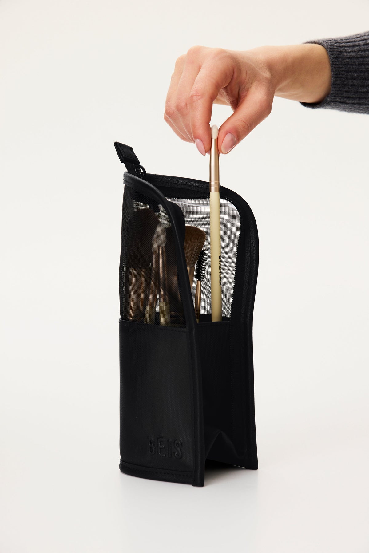 La trousse à pinceaux de maquillage noire