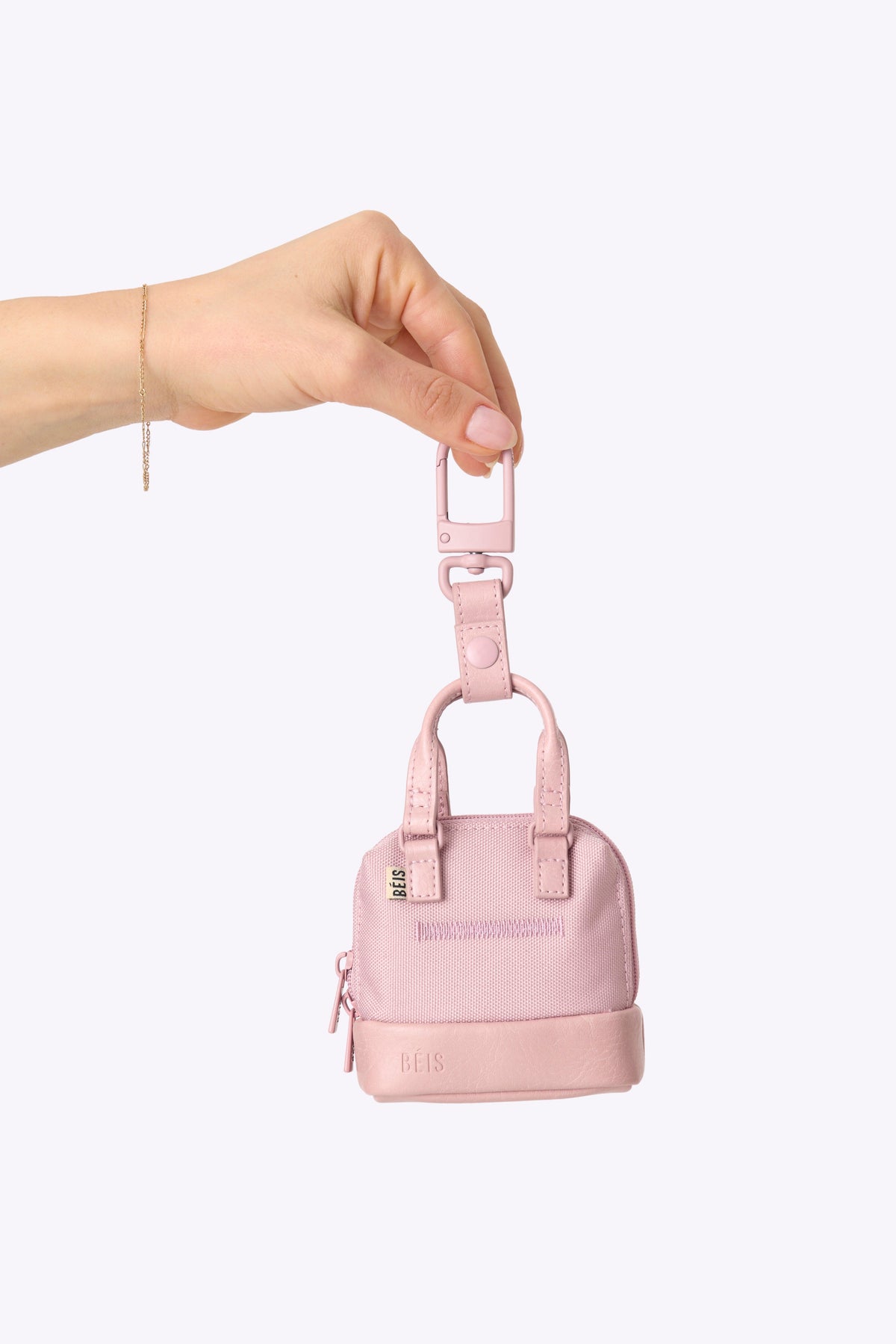Der Micro Weekender Charm in Atlas Pink