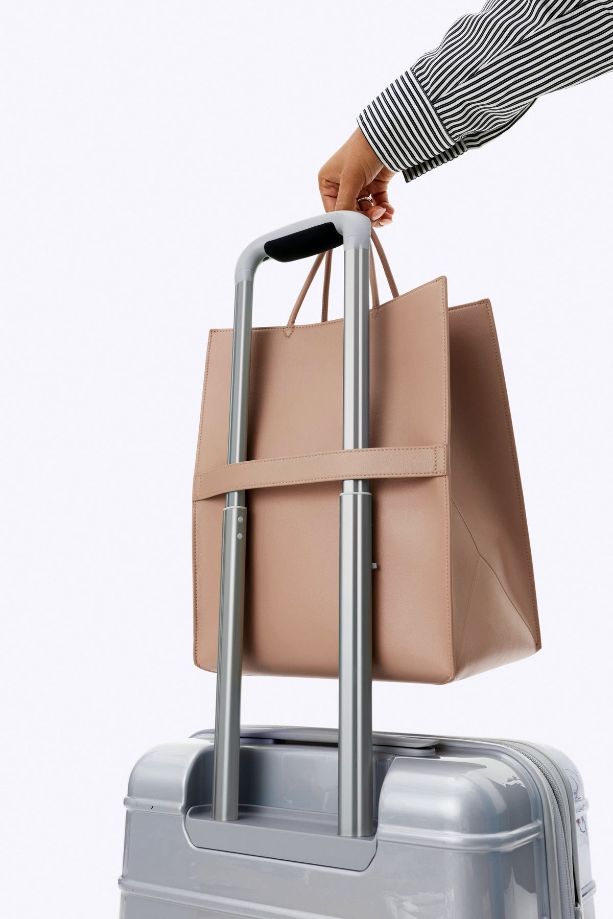El bolso para llevar de BÉIS x Chipotle en marrón Kraft
