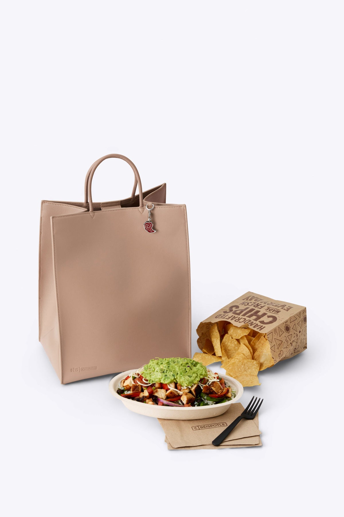 El bolso para llevar de BÉIS x Chipotle en marrón Kraft