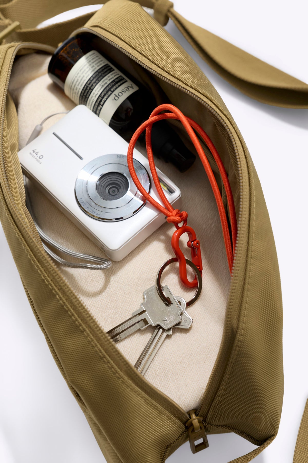 Le sac à bandoulière Pro Travel en kaki
