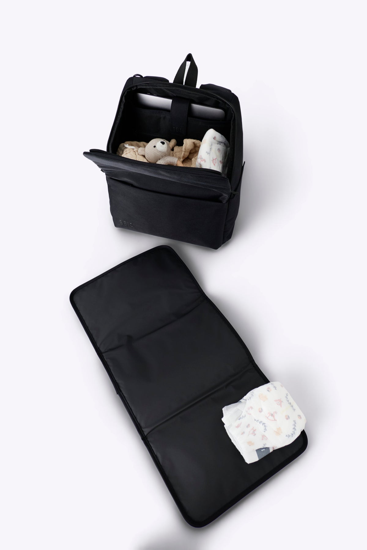 Der Everyday Wickelrucksack aus schwarzem Nylon