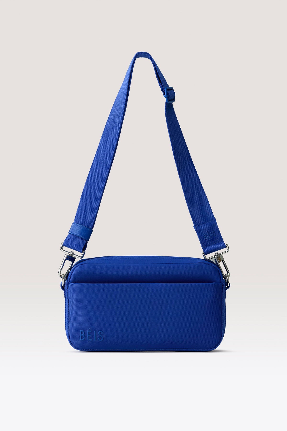 El bolso cruzado de viaje en azul cobalto