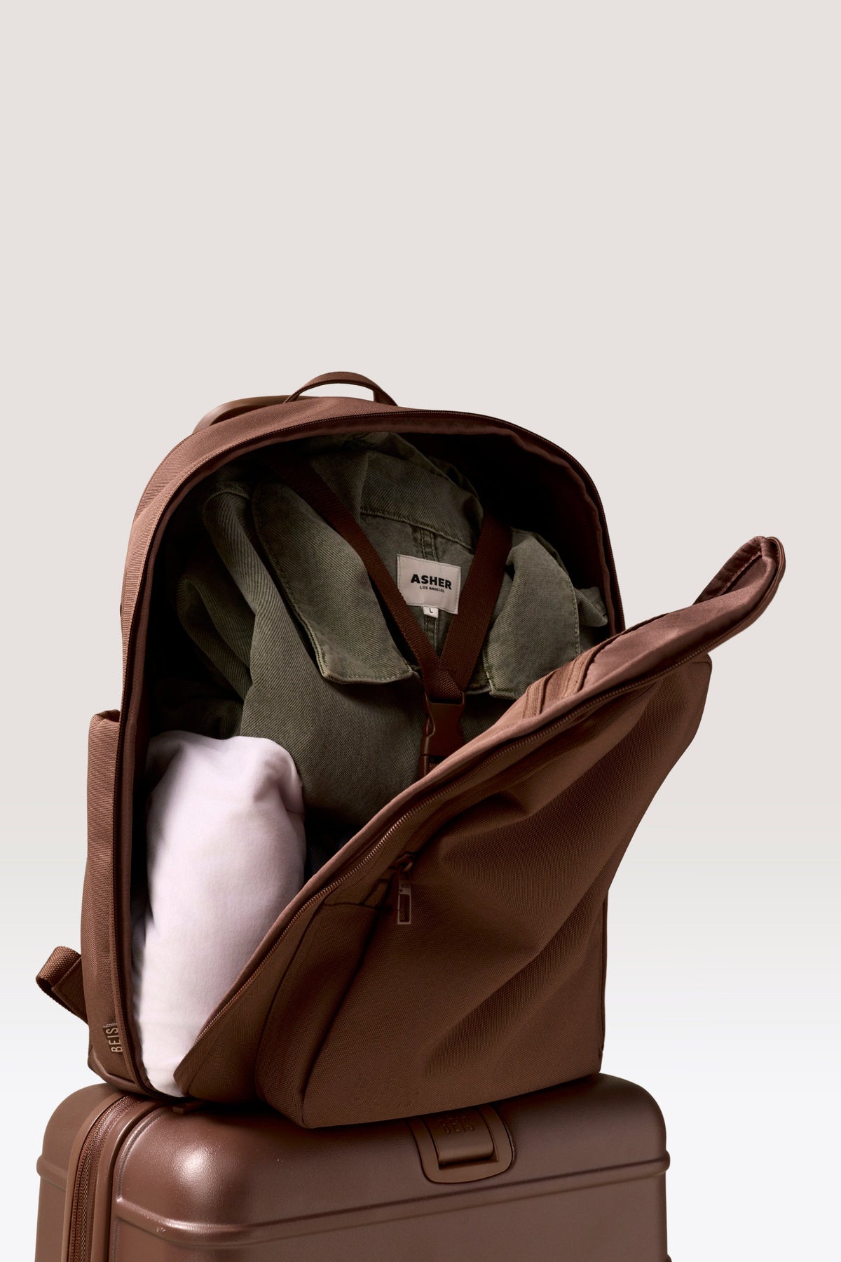Der Travel Backpack in Maple