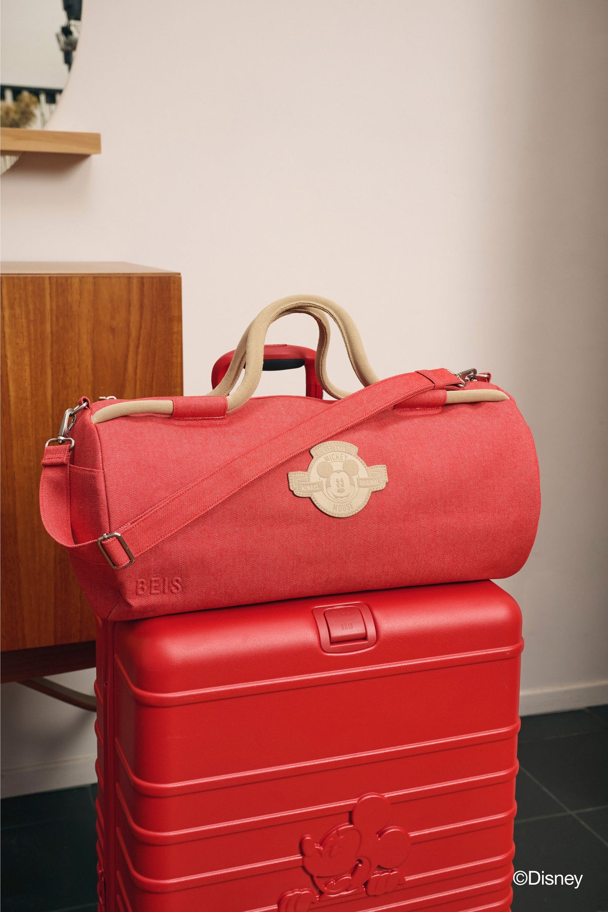 La bolsa de viaje grande Disney en vaquero rojo