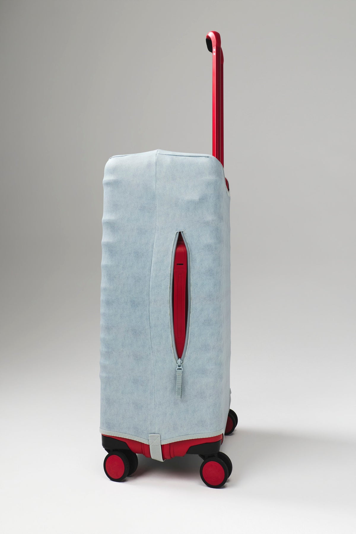La funda para maleta mediana facturada Disney en vaquero azul