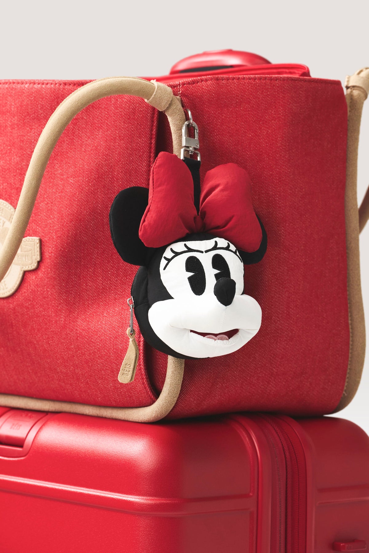 Die Minnie Mouse Charm-Tasche in Schwarz