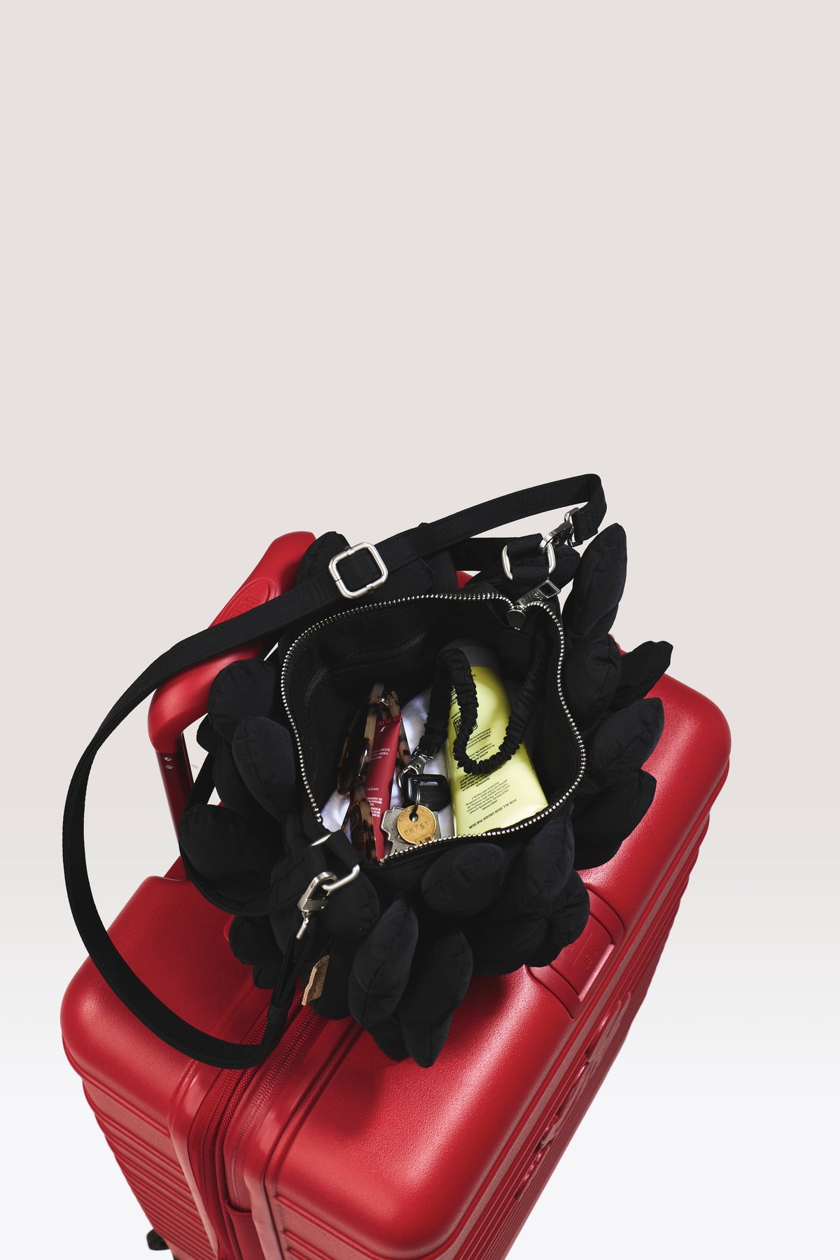 La Minnie Bow Handbag in Nero