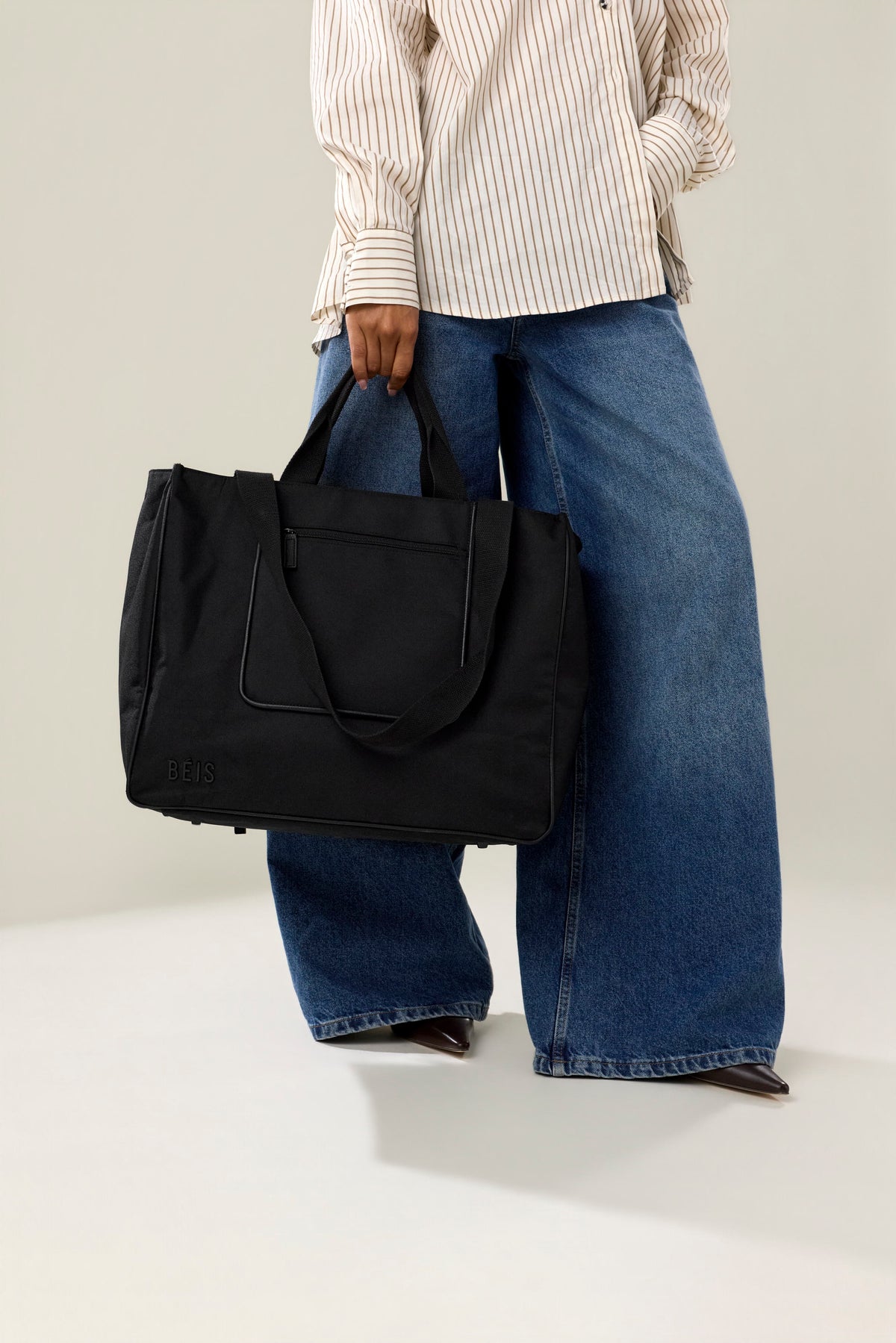 Die East To West Tote in Schwarz