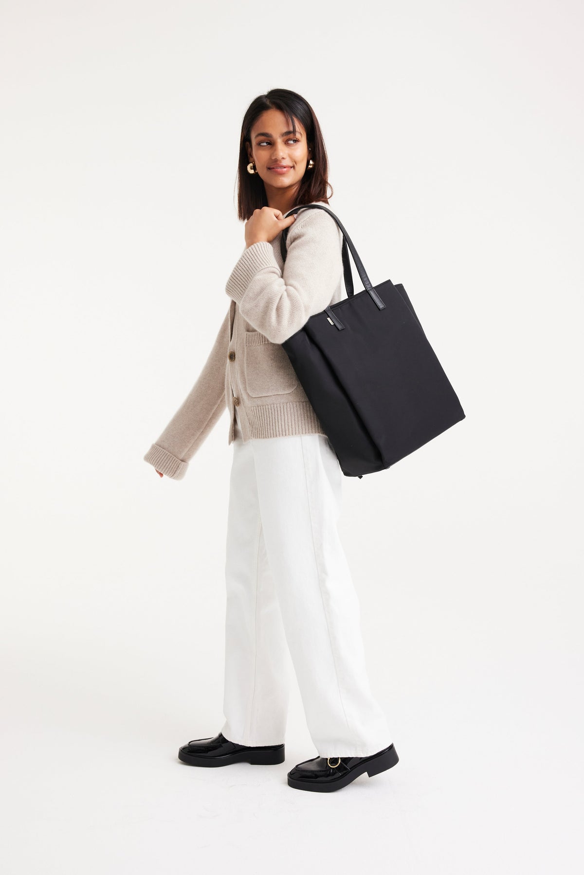 Die Commuter Tote in Schwarz
