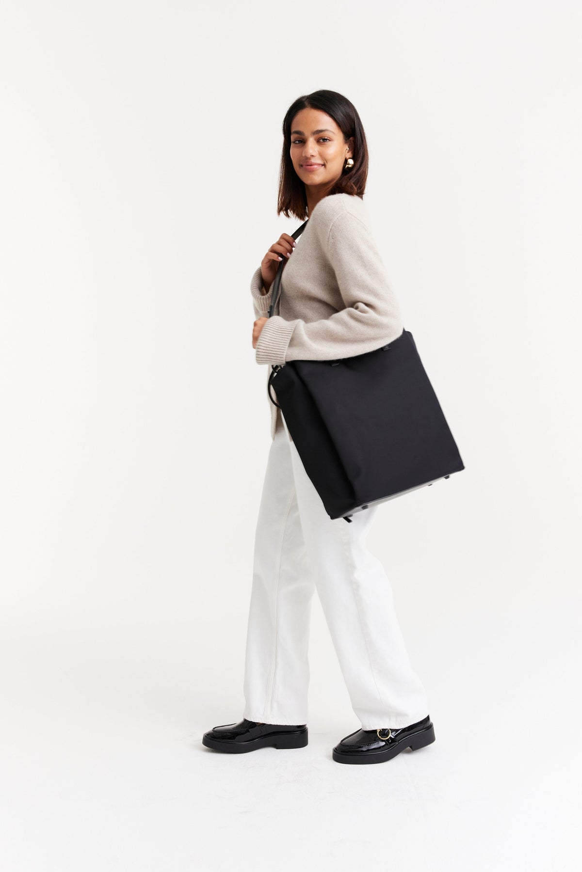 Die Commuter Tote in Schwarz