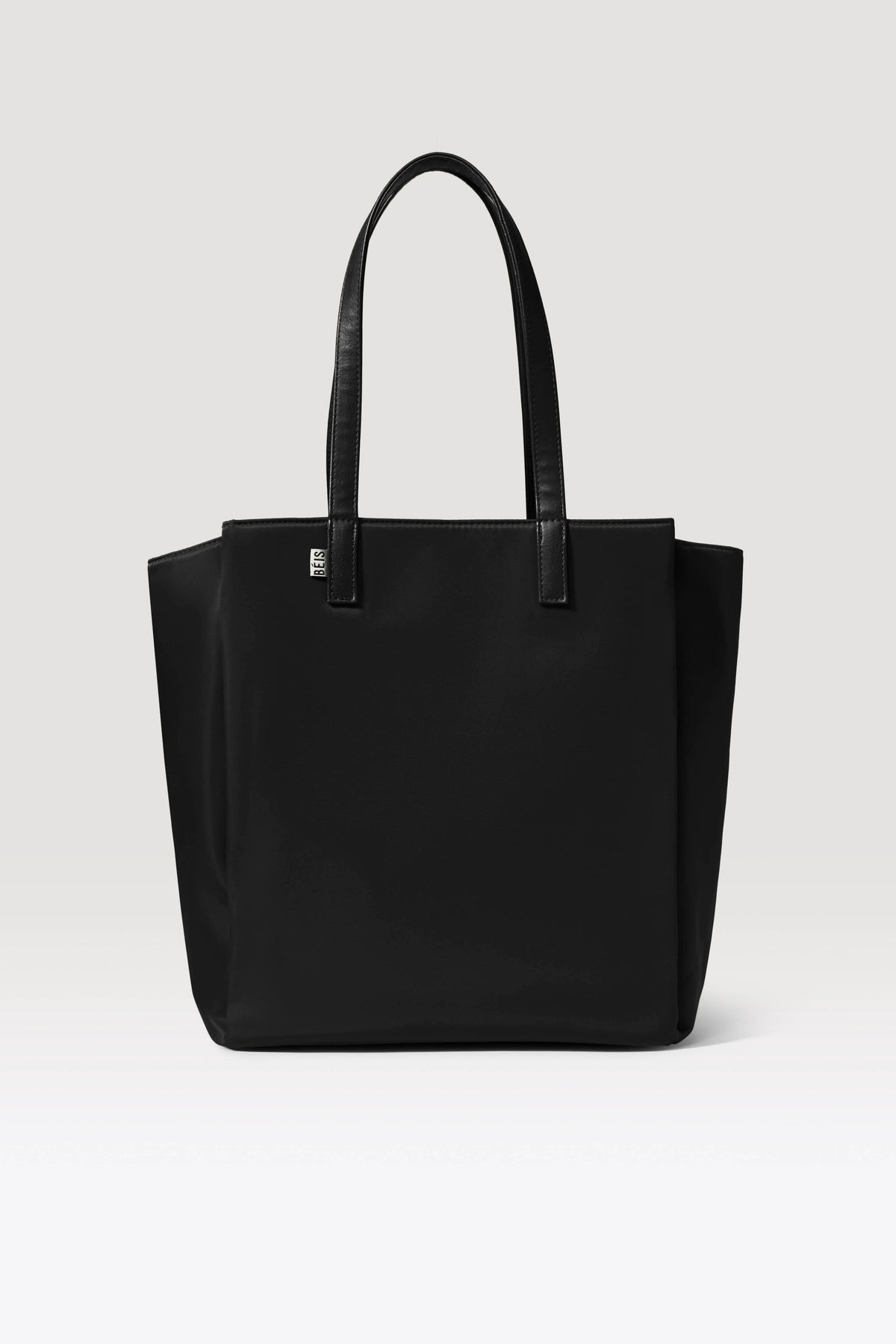 Die Commuter Tote in Schwarz