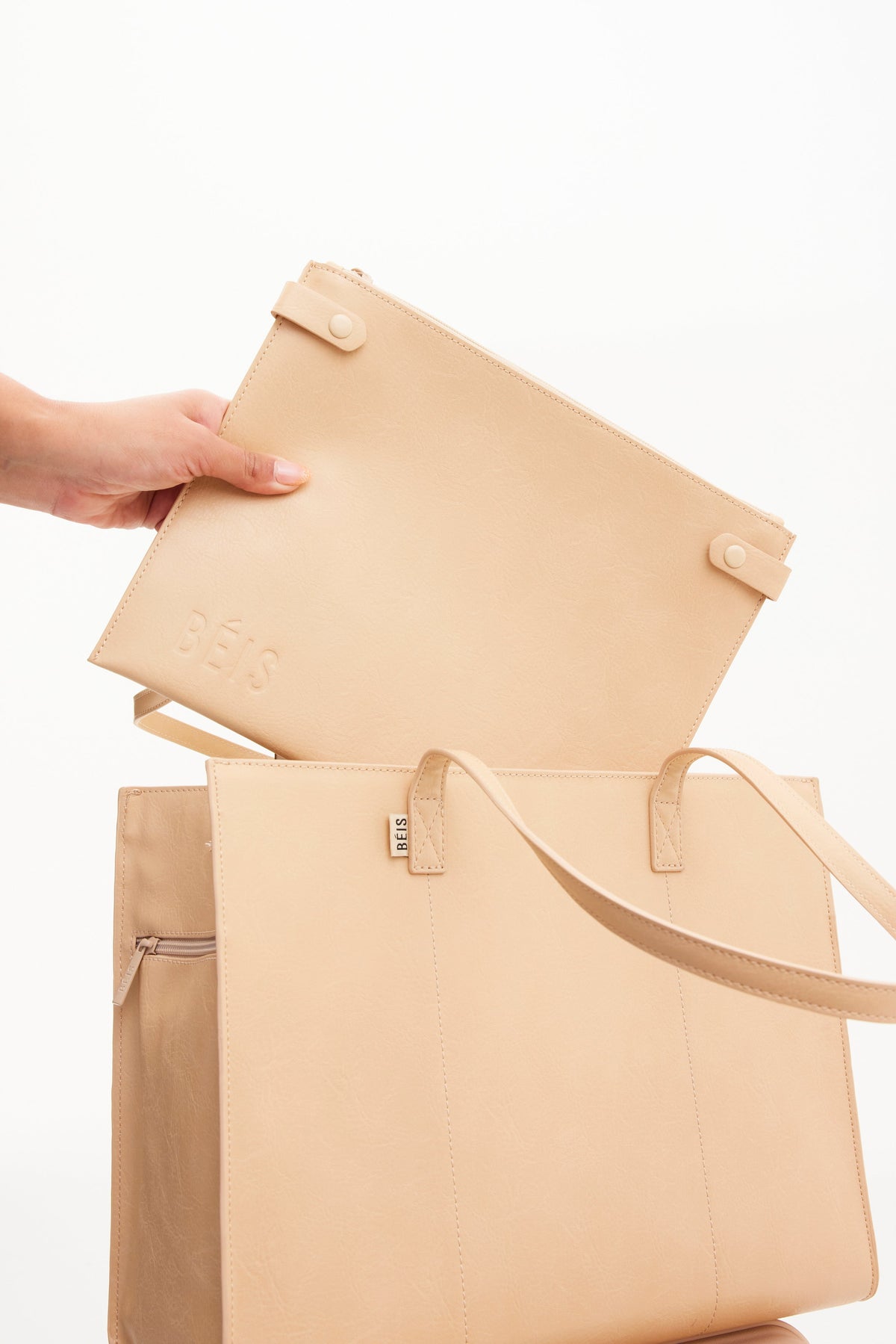 El bolso de trabajo en beige