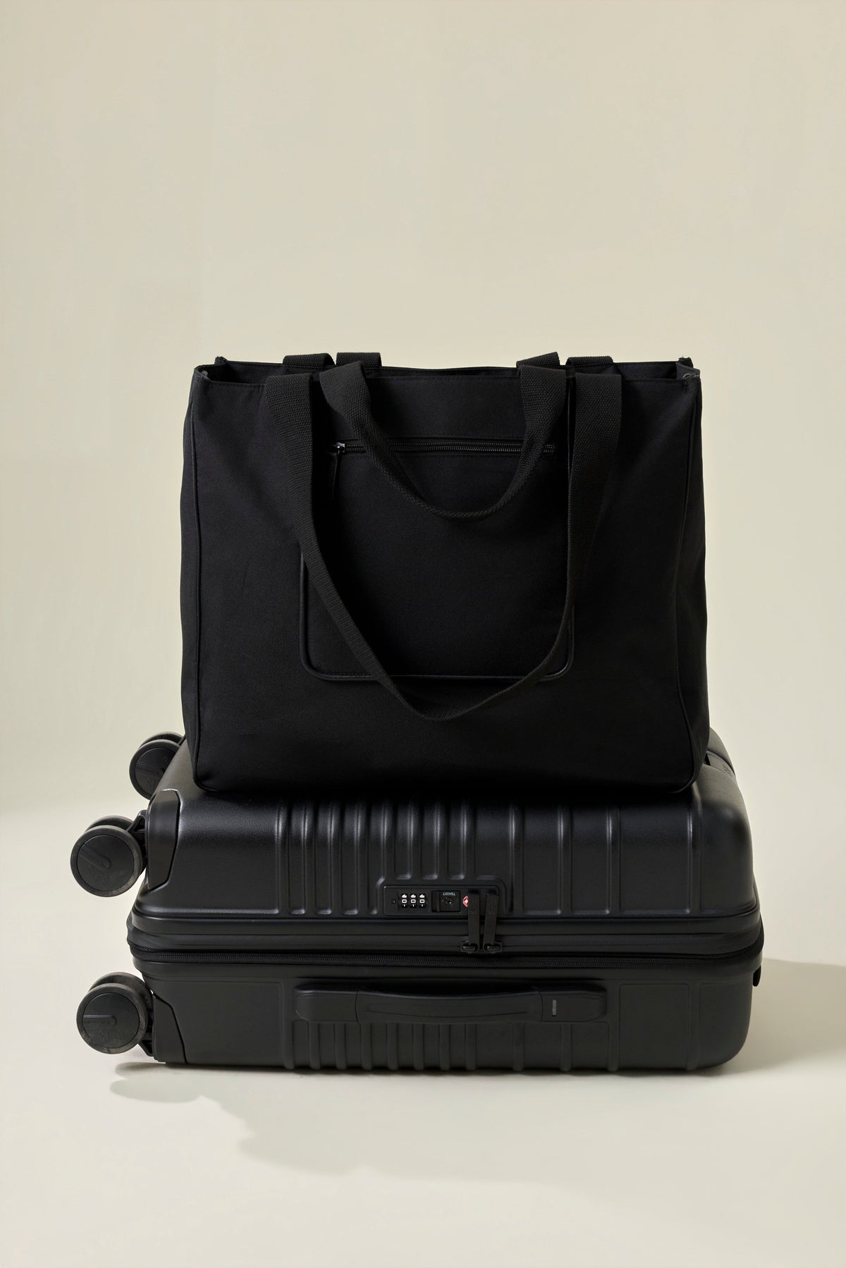 Die East To West Tote in Schwarz