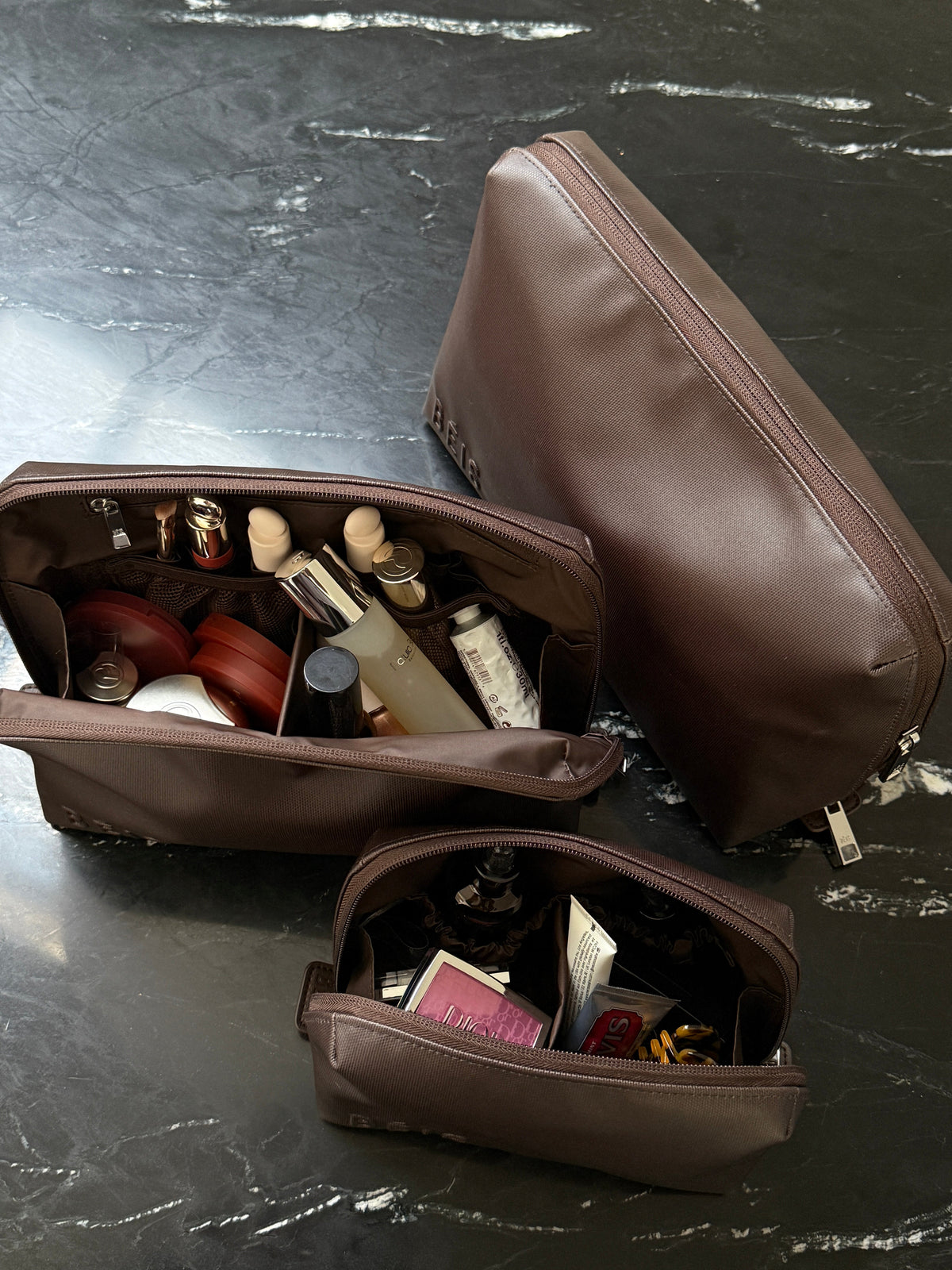 Die mittlere Kosmetiktasche in Espresso