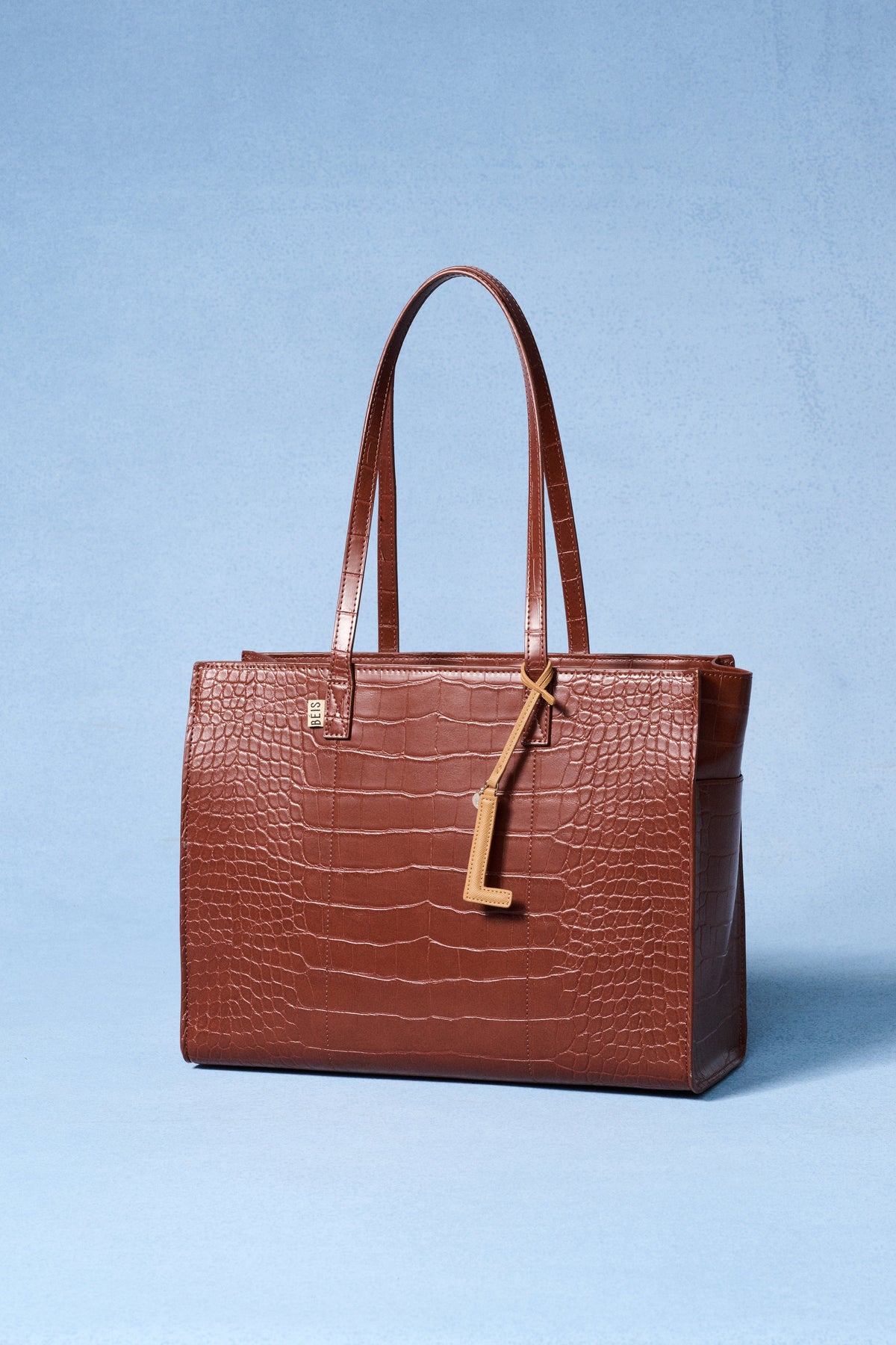 Il Charm Lettera in Camel