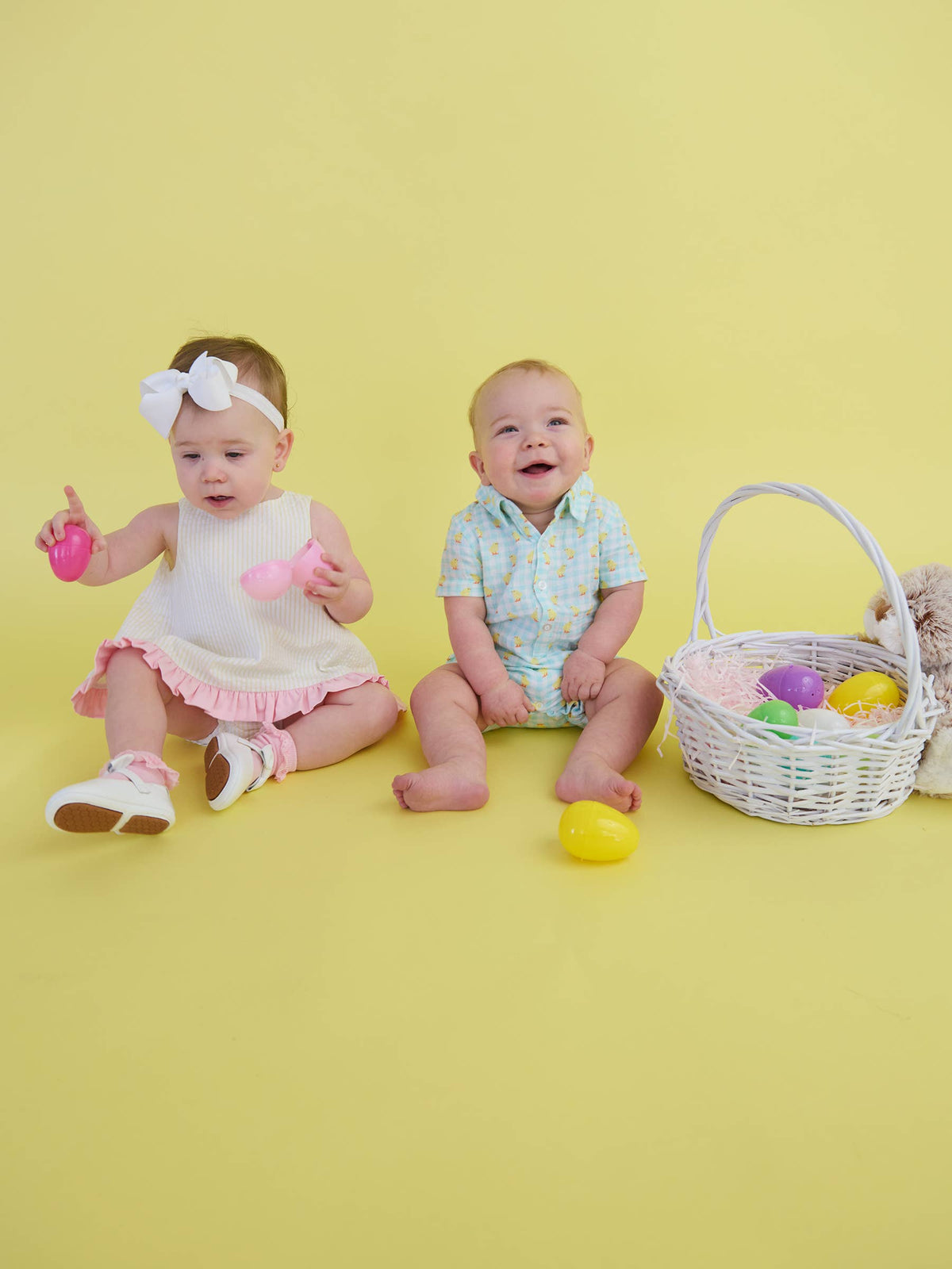 Baby-Strampler mit Knopfleiste aus 100 % Baumwoll-Musselin, blau kariert mit Küken-Print