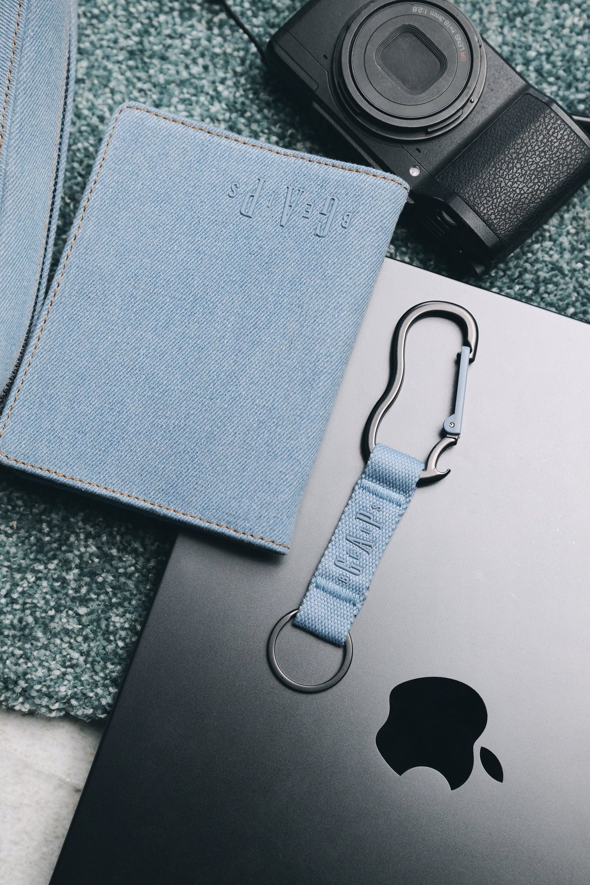 Gap x BÉIS Der Karabiner in Denimblau