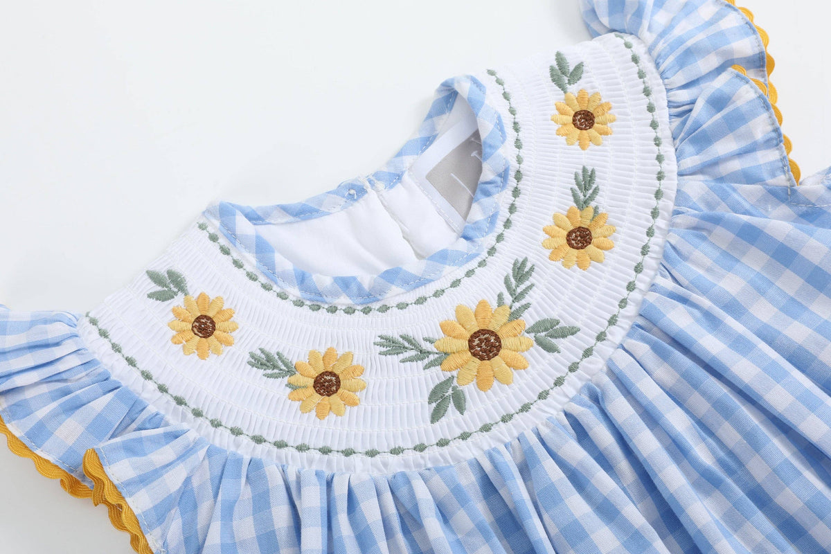 Blaue Gingham-Sommerkleid aus 100 % Baumwolle mit gesmoktem Sonnenblumen-Motiv im Bischof-Stil