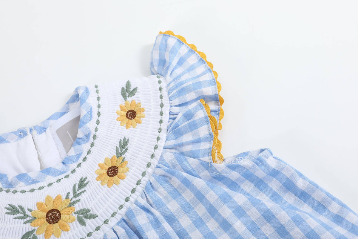 Blaue Gingham-Sommerkleid aus 100 % Baumwolle mit gesmoktem Sonnenblumen-Motiv im Bischof-Stil