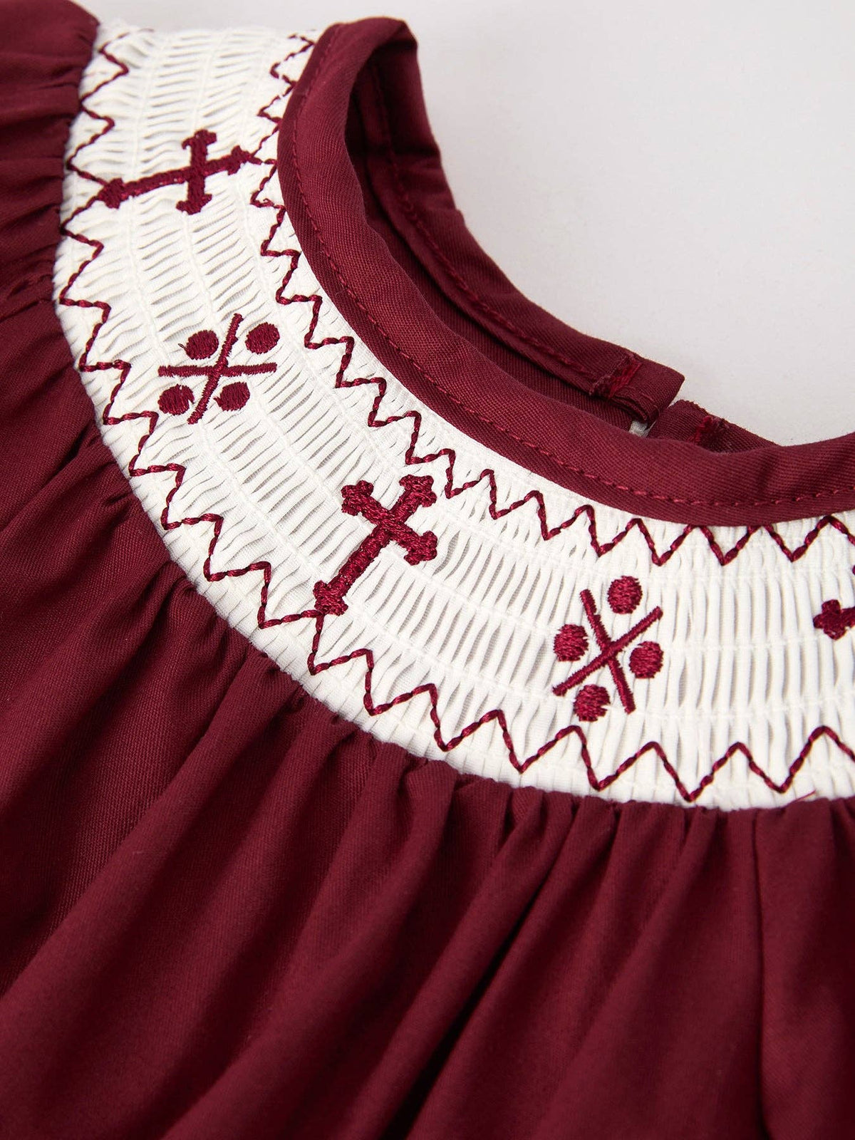 Ranita de bautizo para niña de algodón con pechera fruncida y corte tipo obispo, color rojo oscuro