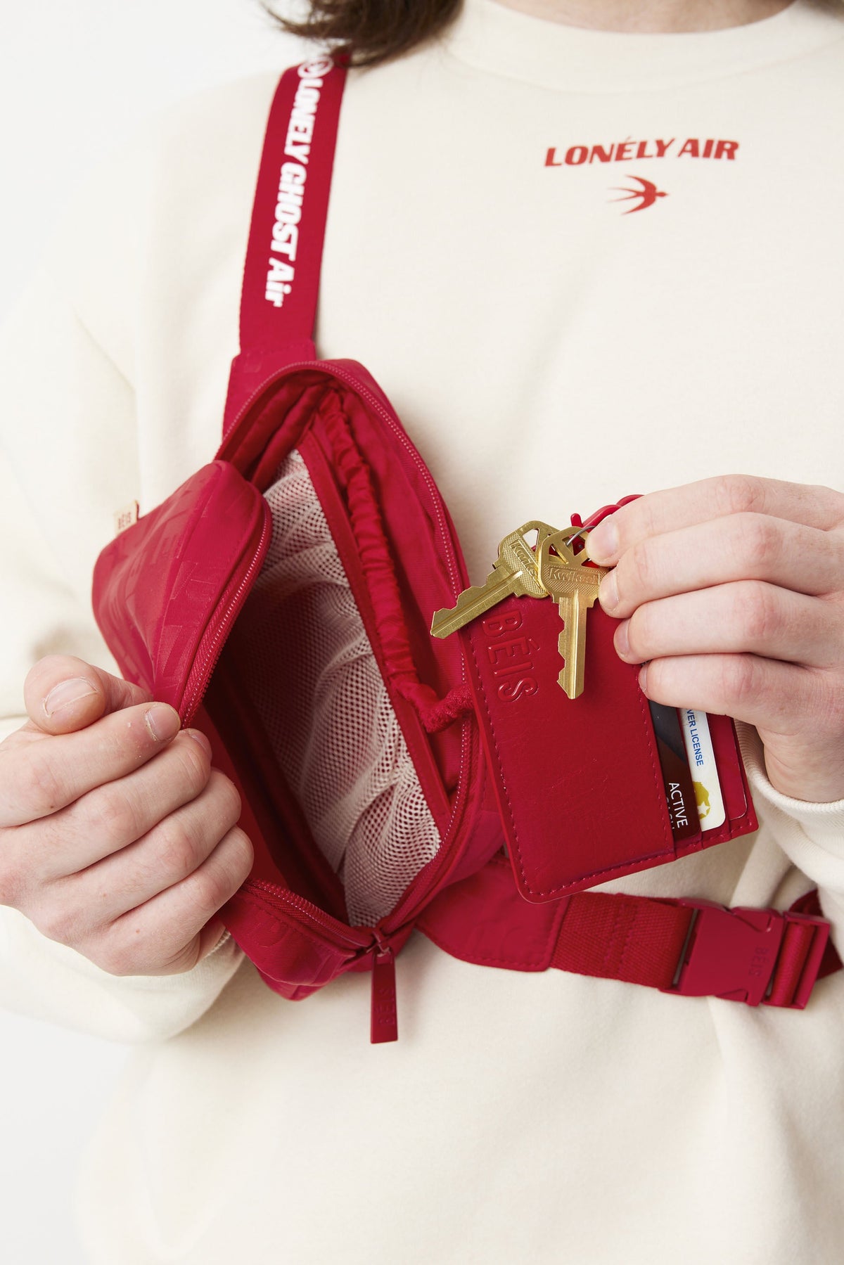 Die Gürteltasche in Text Me Red