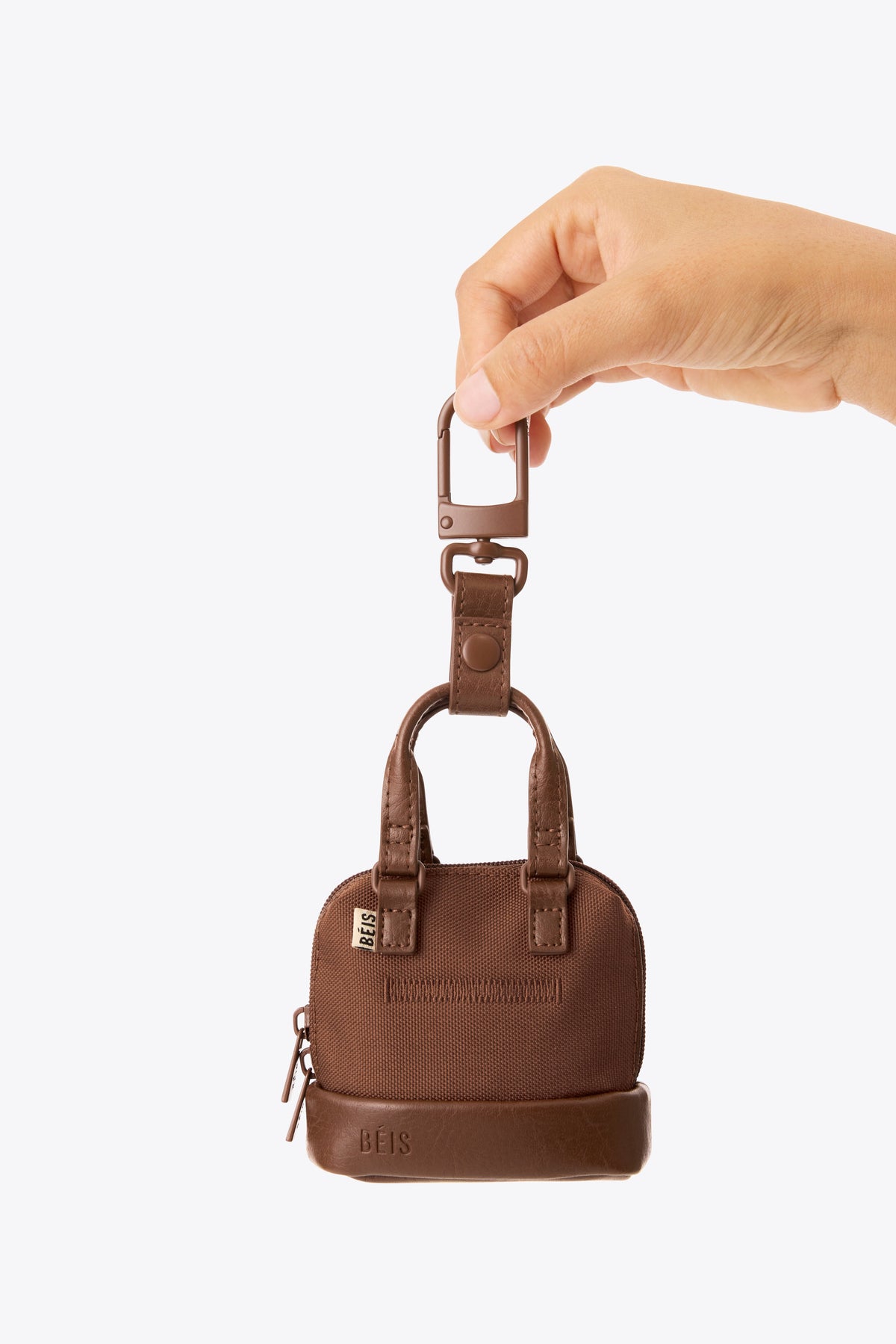 Der Micro Weekender Charm in Maple
