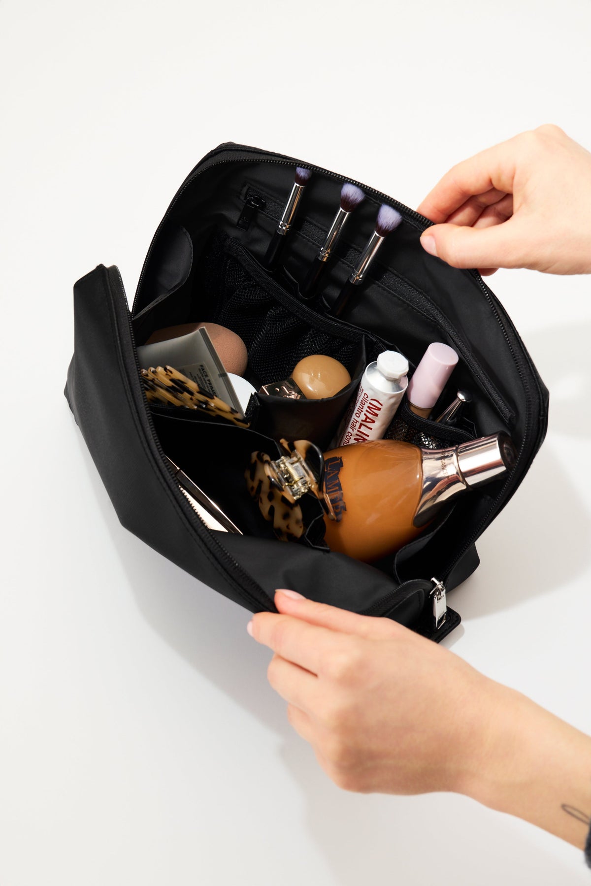 Die mittlere Kosmetiktasche in Schwarz