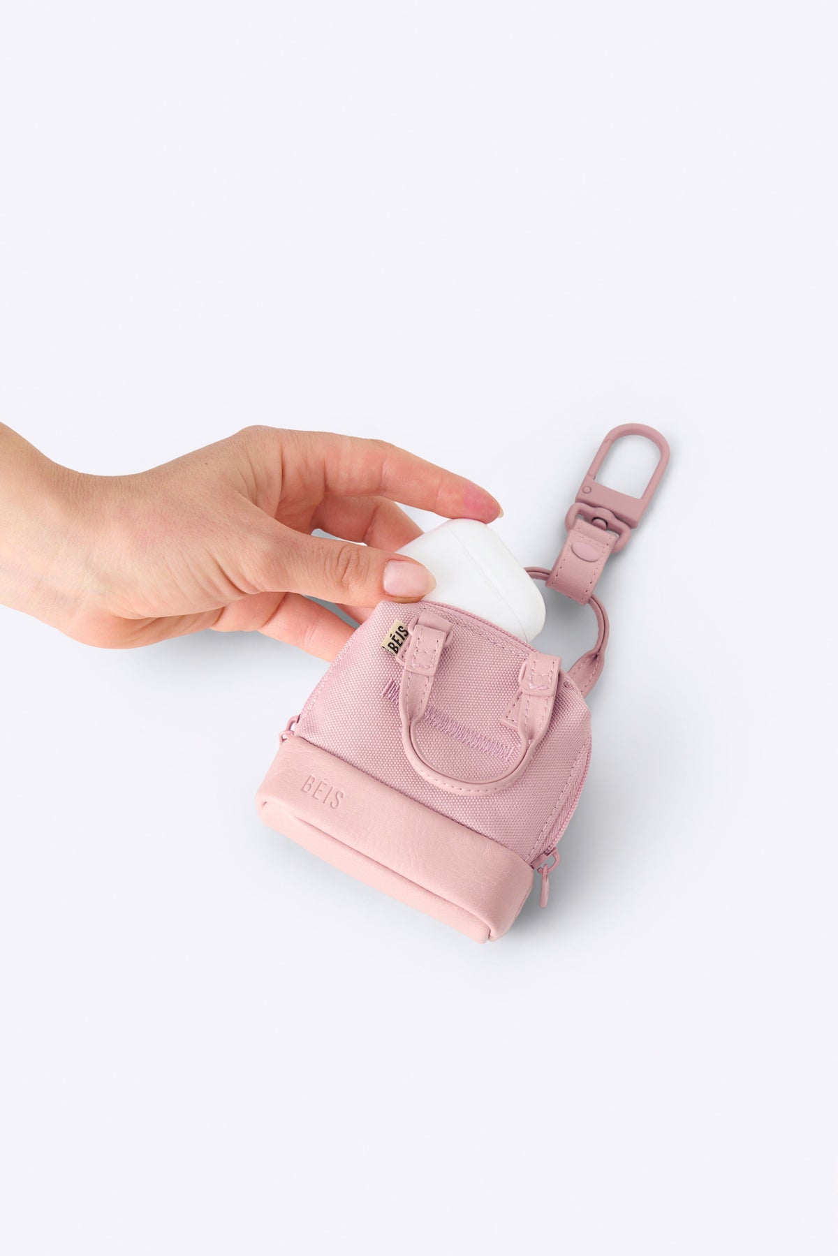 Der Micro Weekender Charm in Atlas Pink