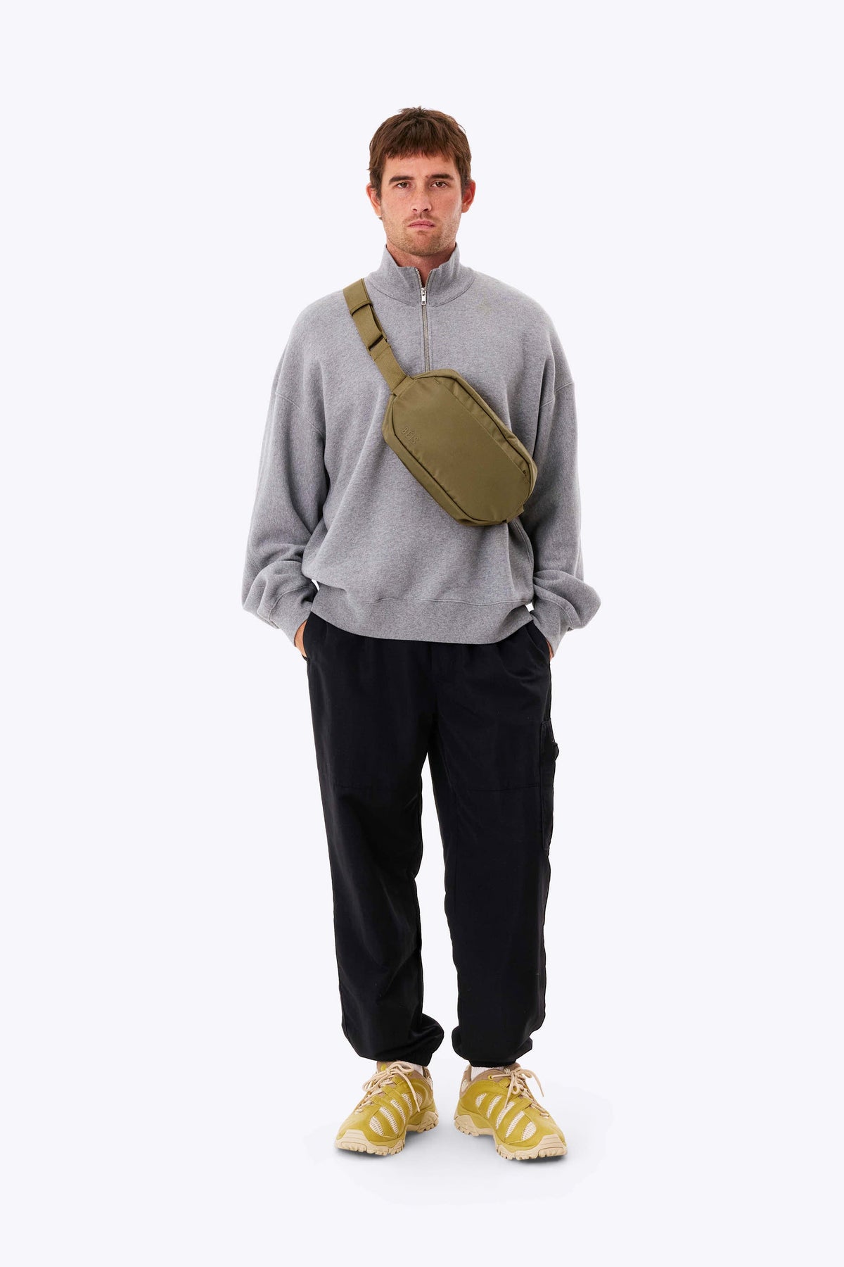 Le sac à bandoulière Pro Travel en kaki