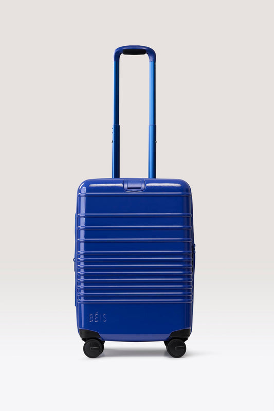 Il trolley da cabina in blu cobalto lucido