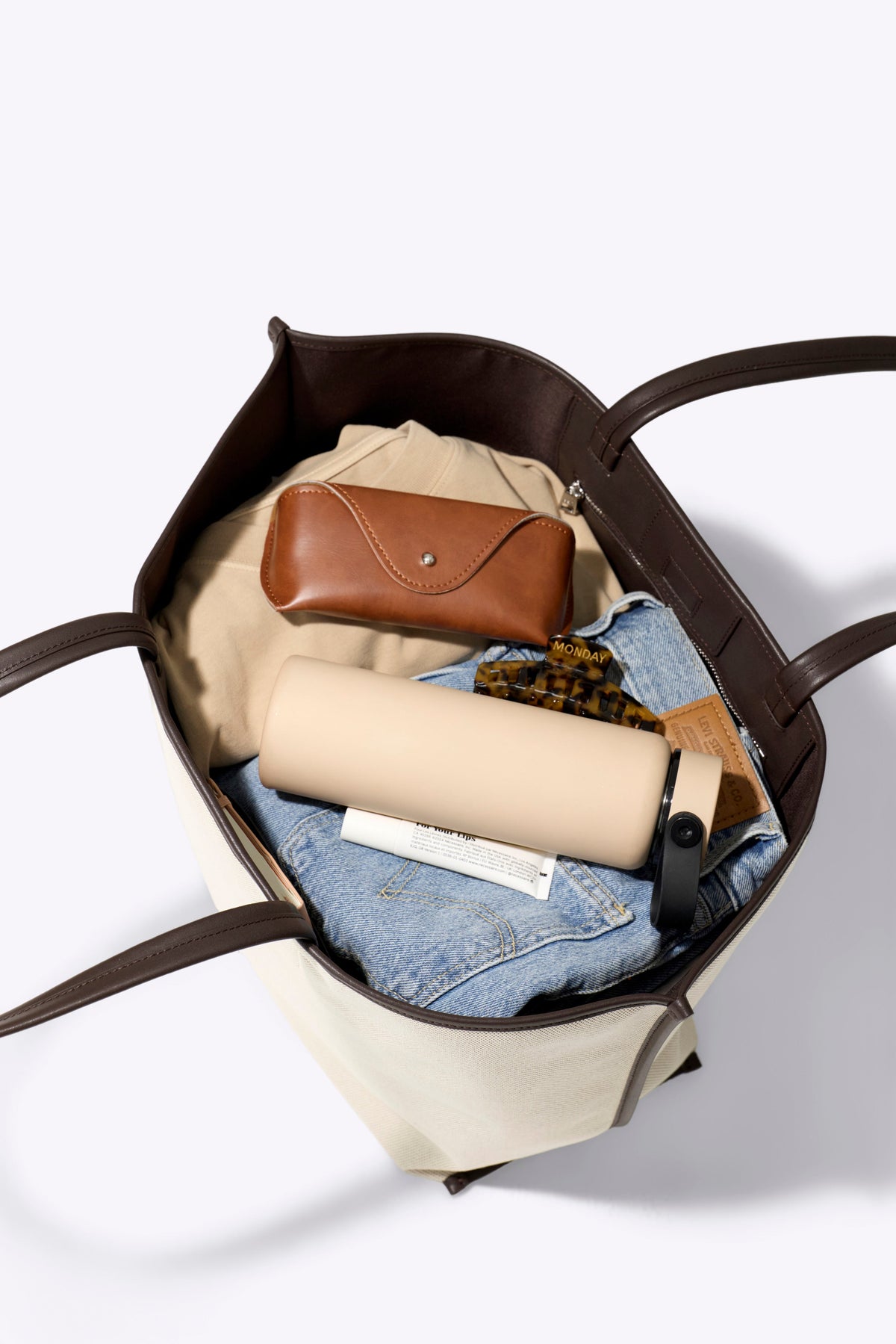 Die Canvas- und Ledertasche in Espresso