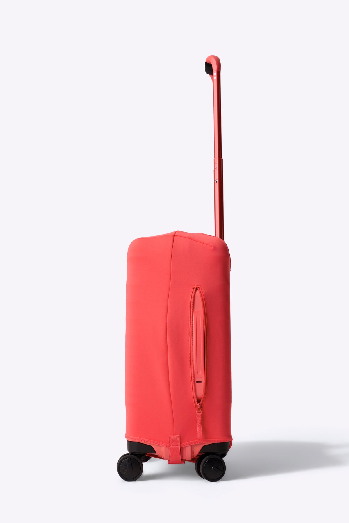 La funda para equipaje de mano de BÉIS x poppi en color Ponche de frutas
