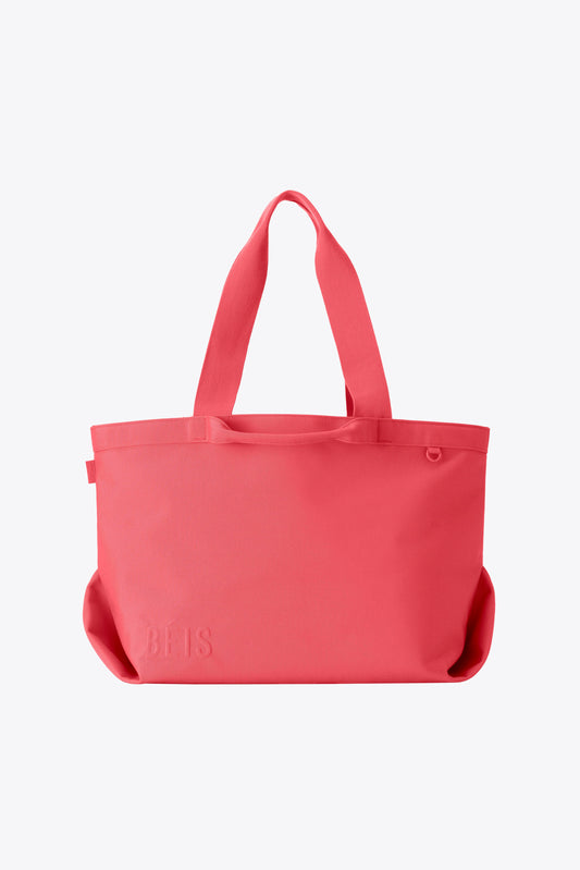 El bolso de viaje tipo tote de BÉIS x poppi en color Ponche de frutas