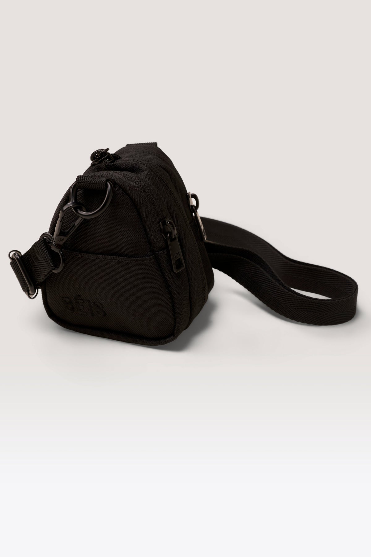 El adorno para bolso cruzado Expandable en negro