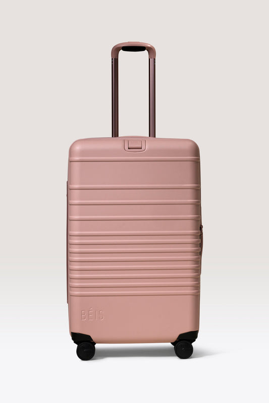 La valise à roulettes Medium Check-In en Atlas Pink