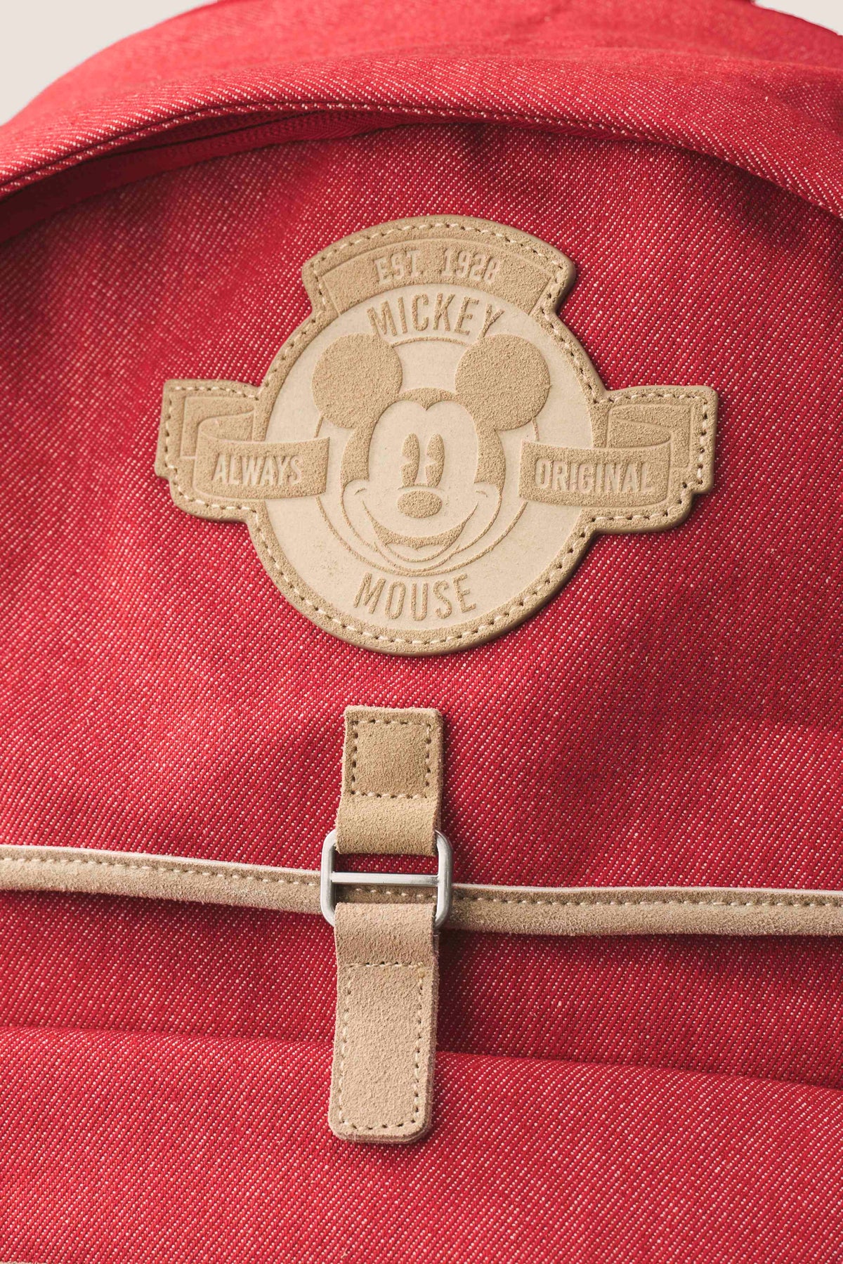Le sac à dos Disney en jean rouge