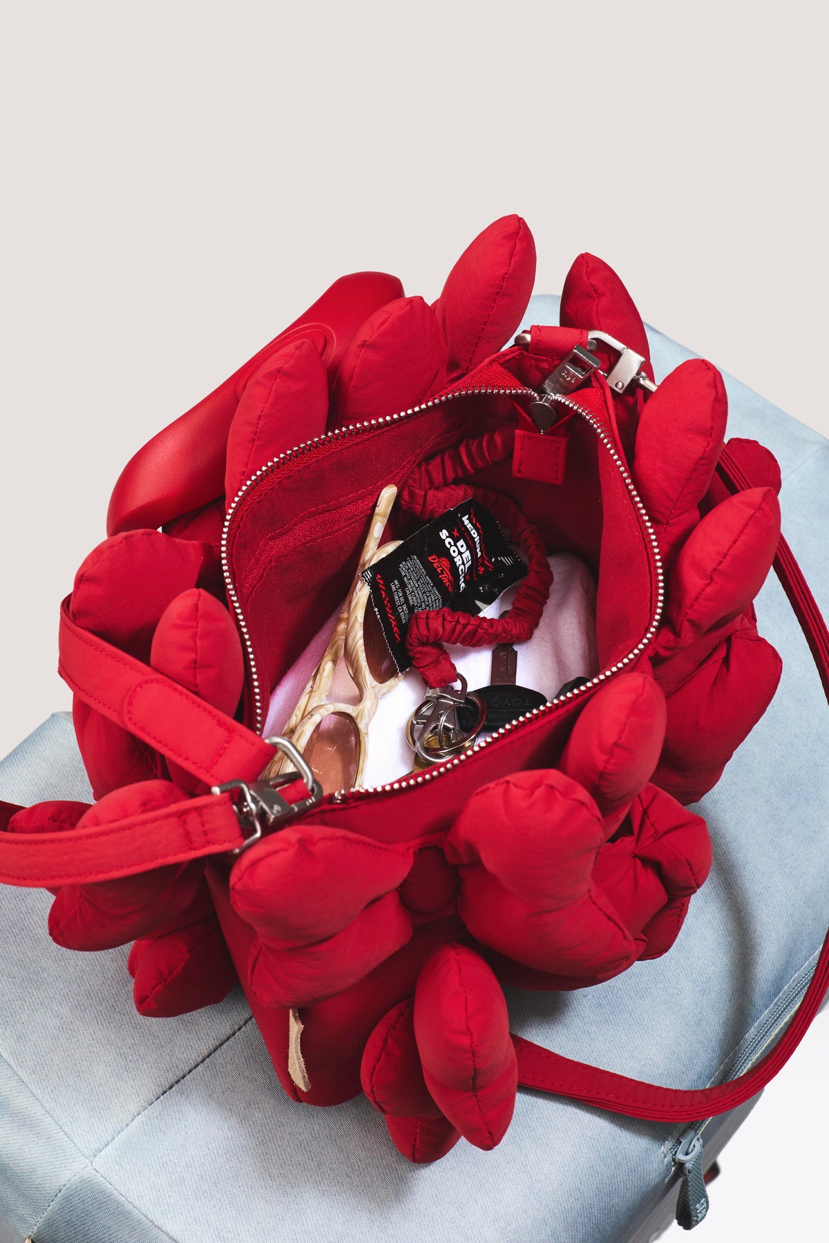 Die Minnie-Handtasche in Micky-Maus-Rot