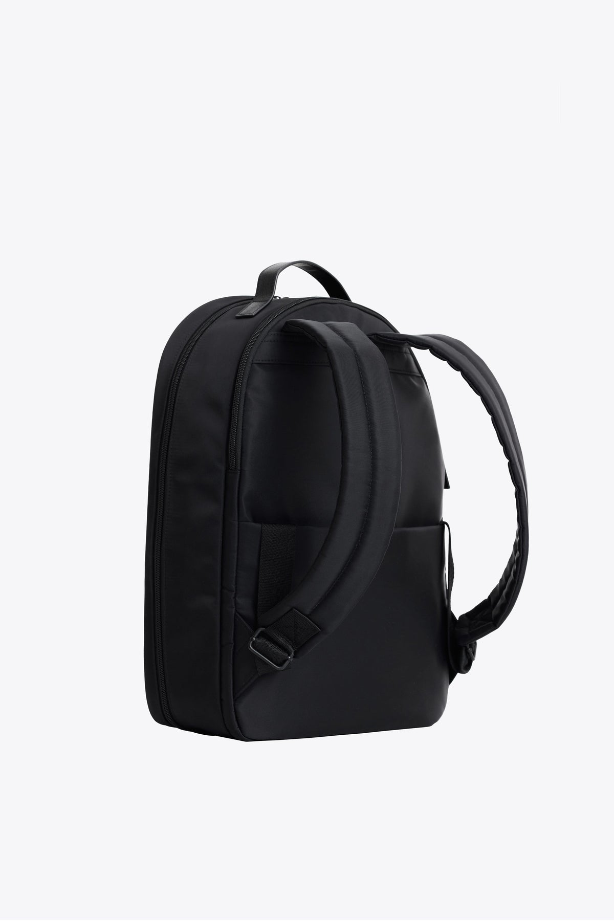 Lo Zaino Pendolare in Nero