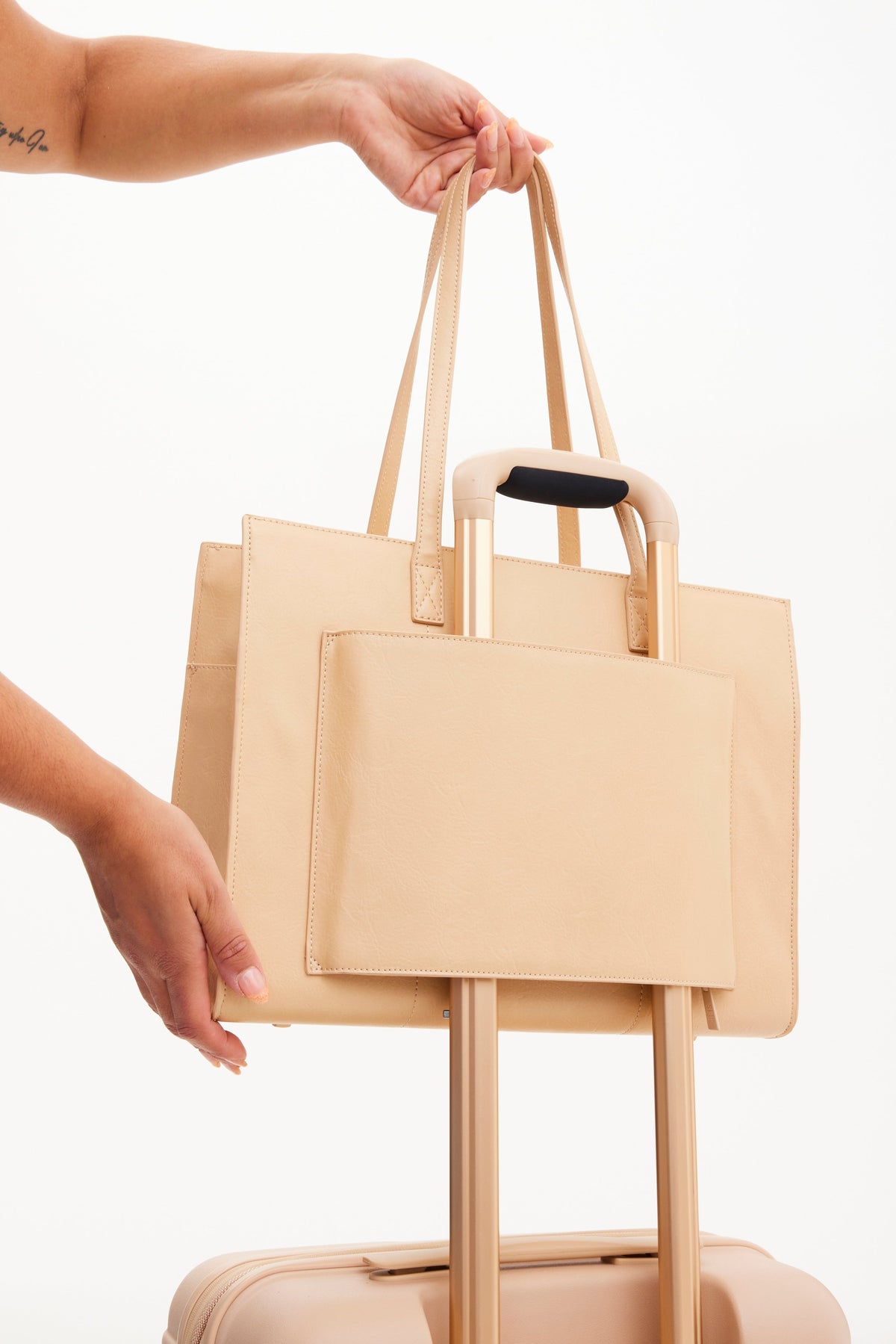 El bolso de trabajo en beige