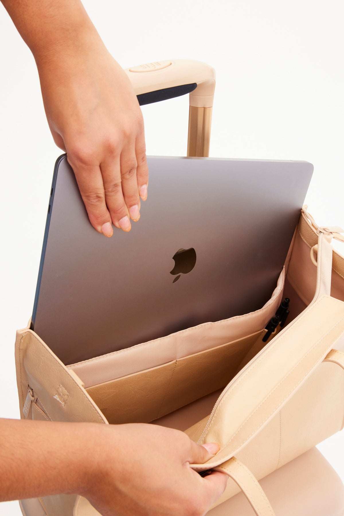 El bolso de trabajo en beige