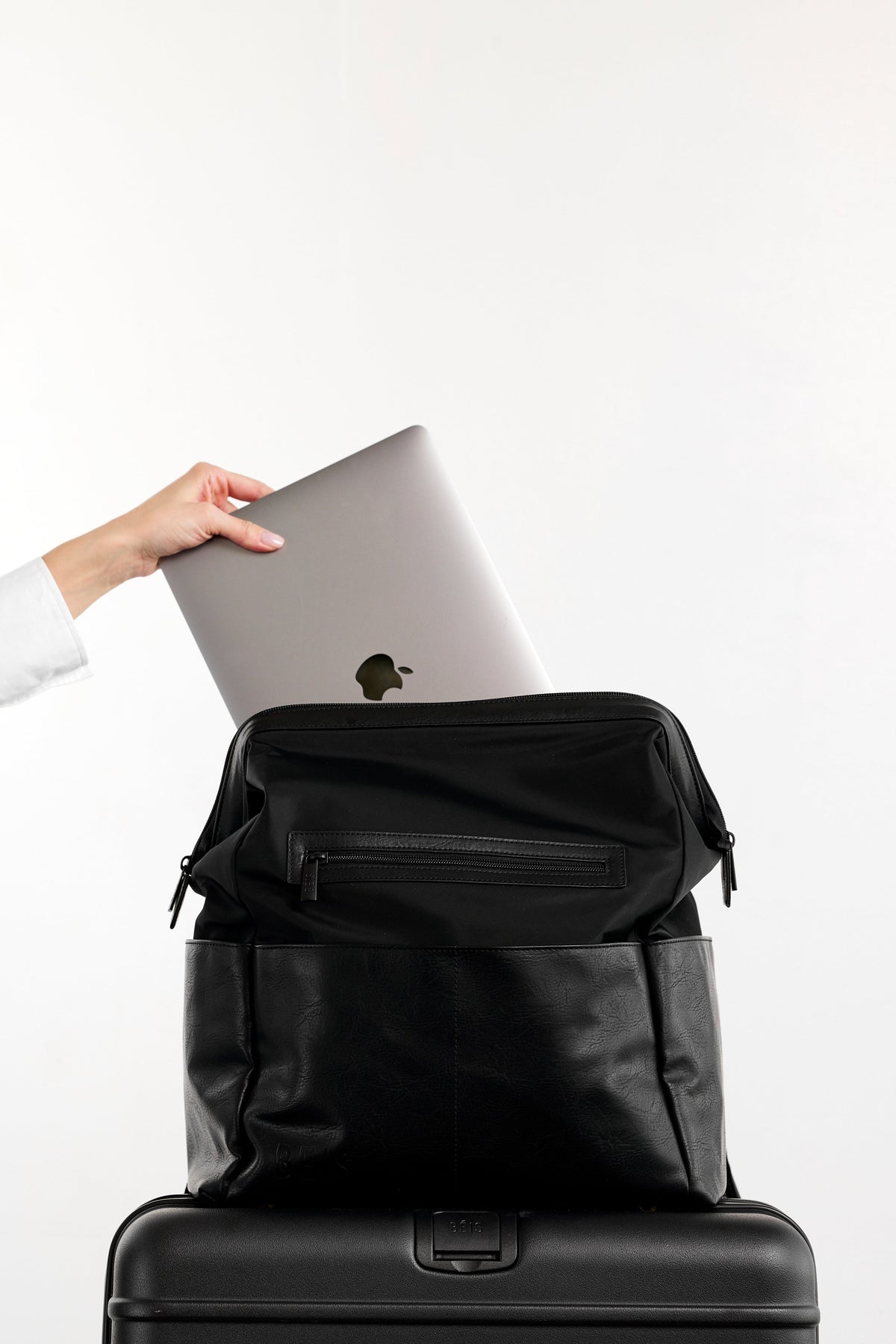 Der Wickelrucksack in Schwarz